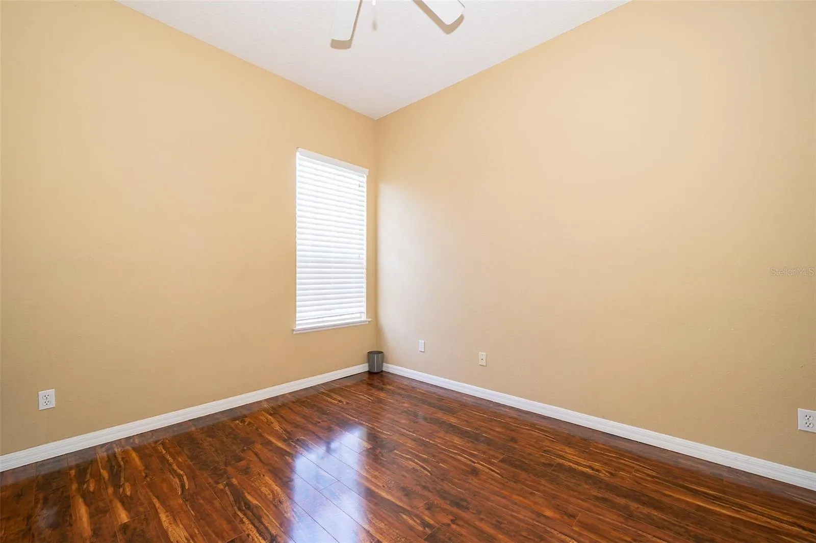 1938 CEDAR LAKE DR