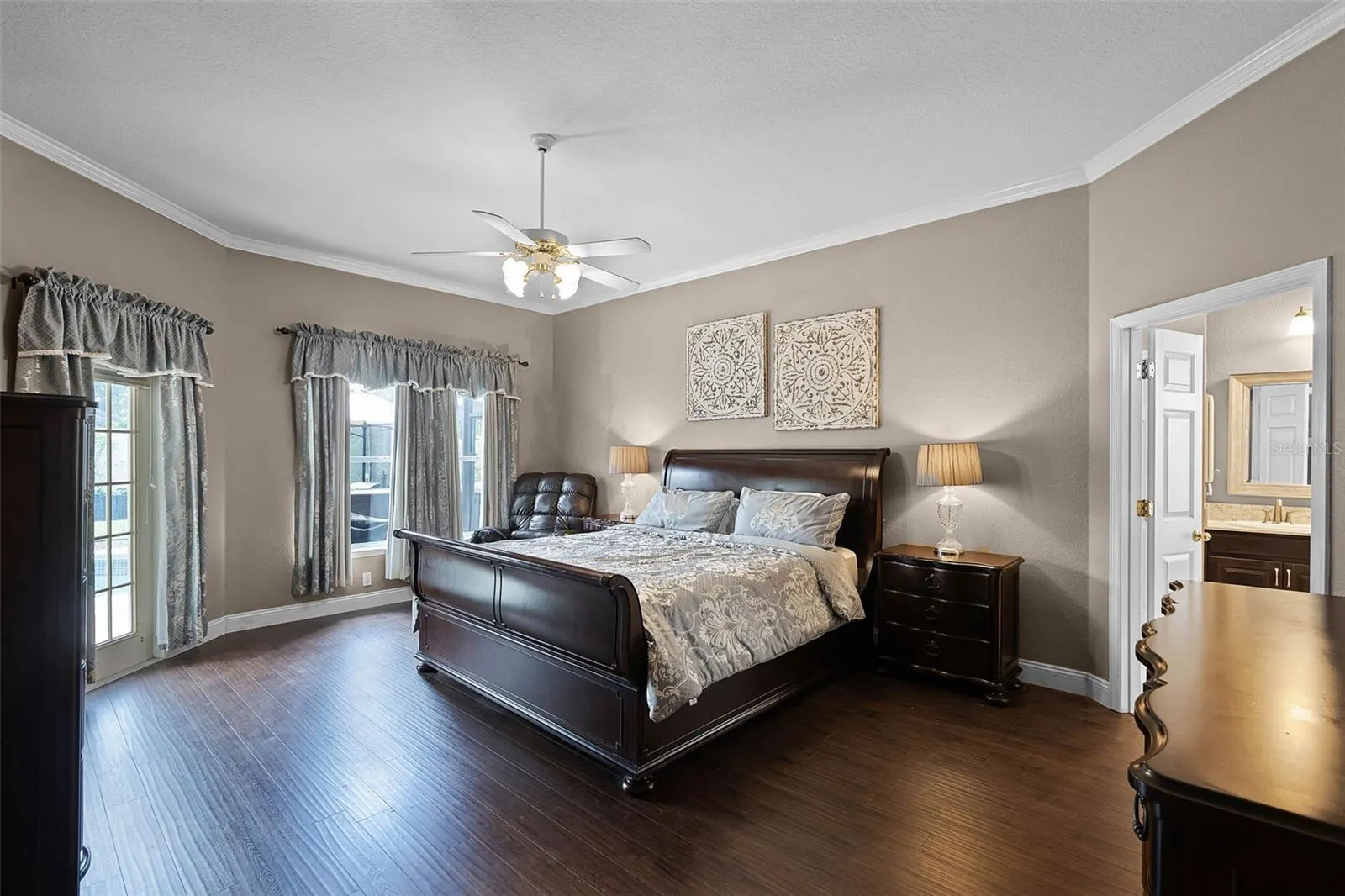 3033 ZAHARIAS DR