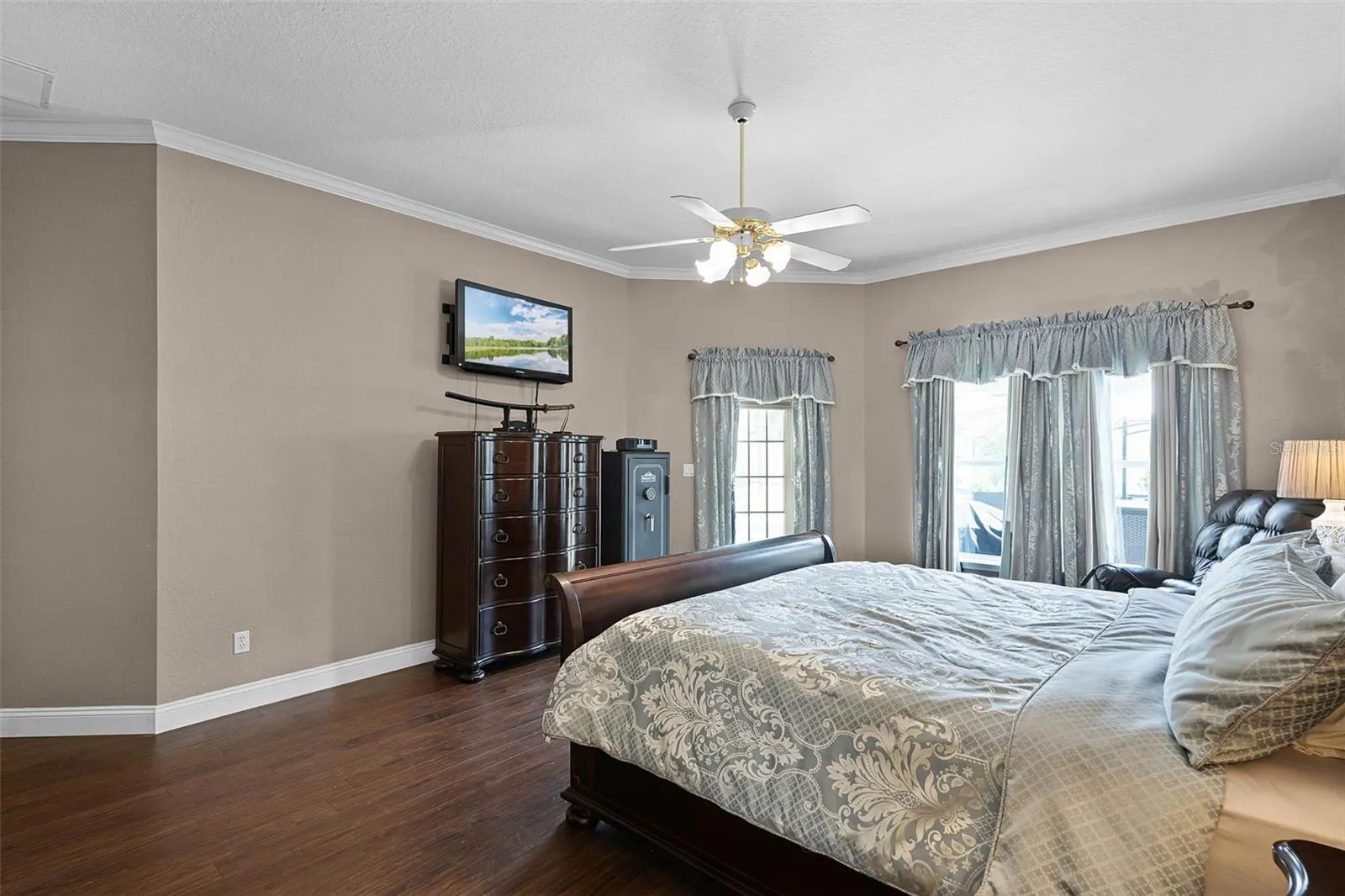 3033 ZAHARIAS DR