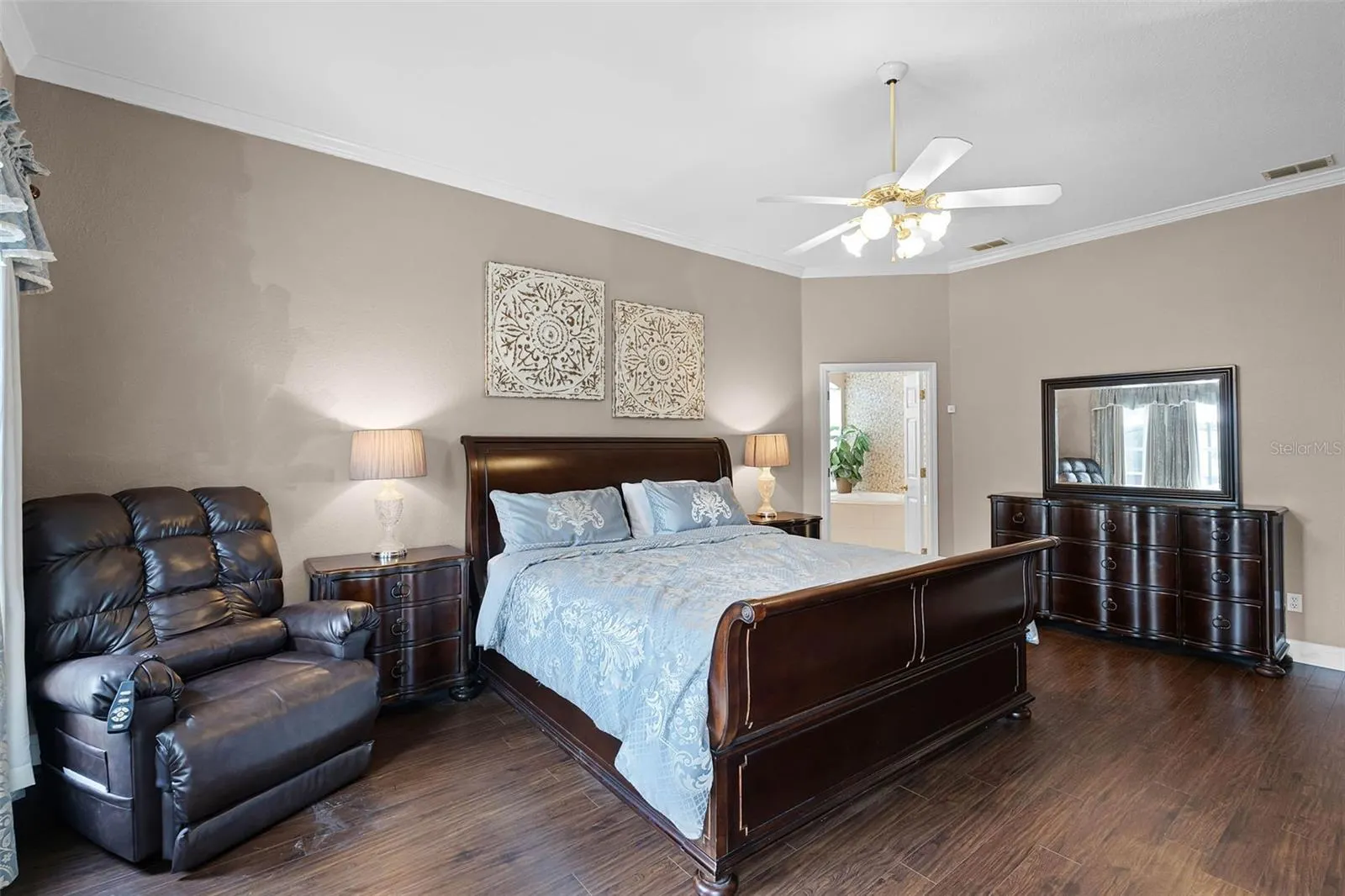 3033 ZAHARIAS DR