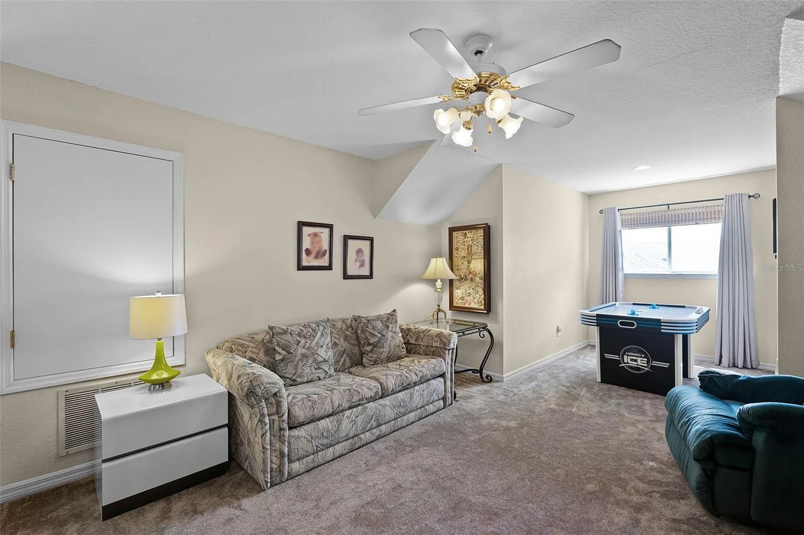 3033 ZAHARIAS DR