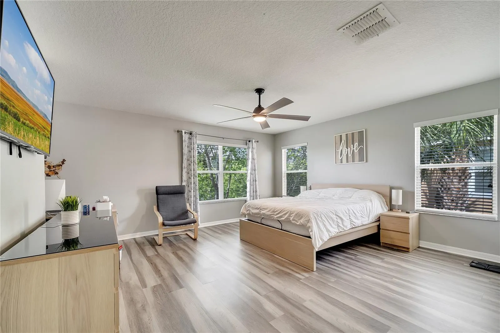 3166 RODRICK CIR