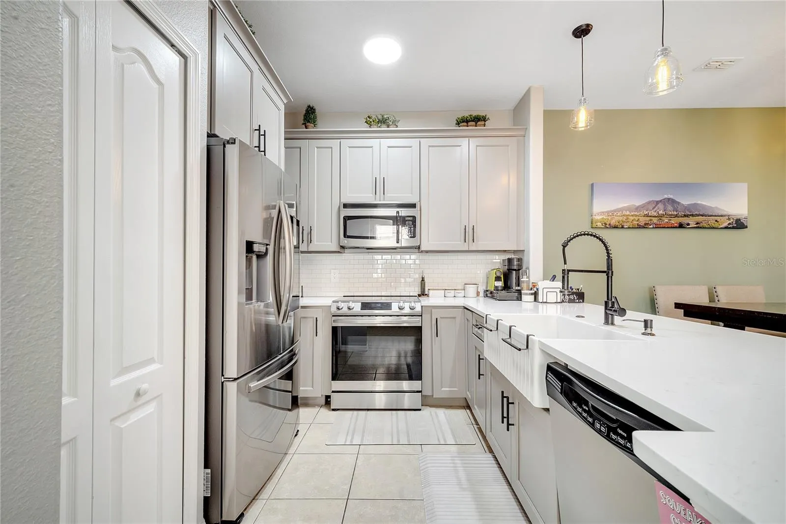 3166 RODRICK CIR