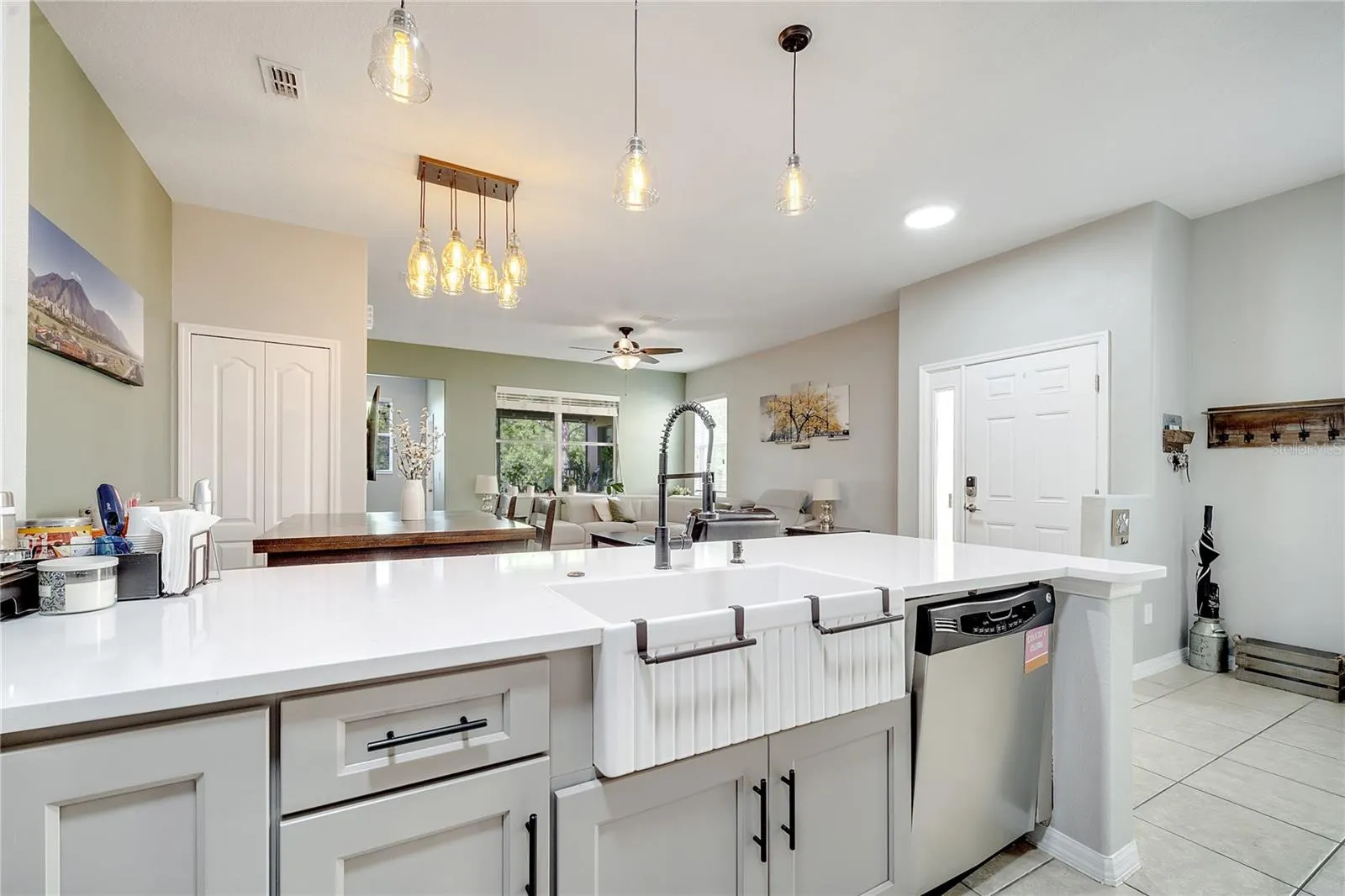 3166 RODRICK CIR