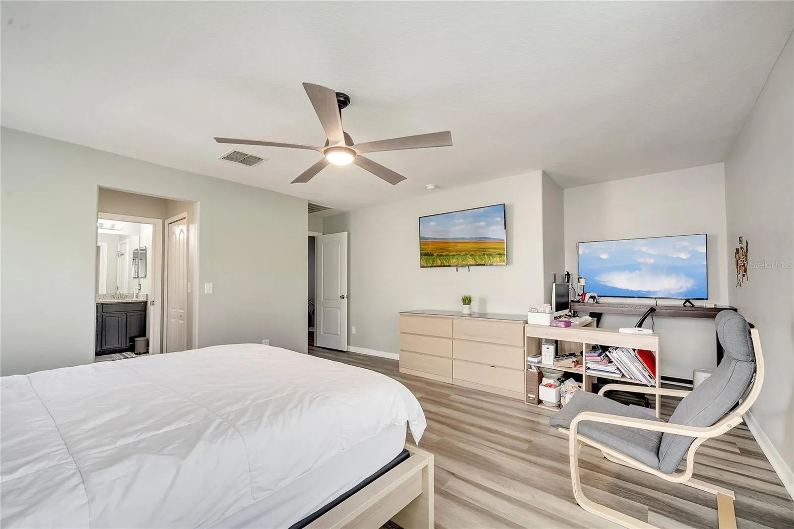 3166 RODRICK CIR