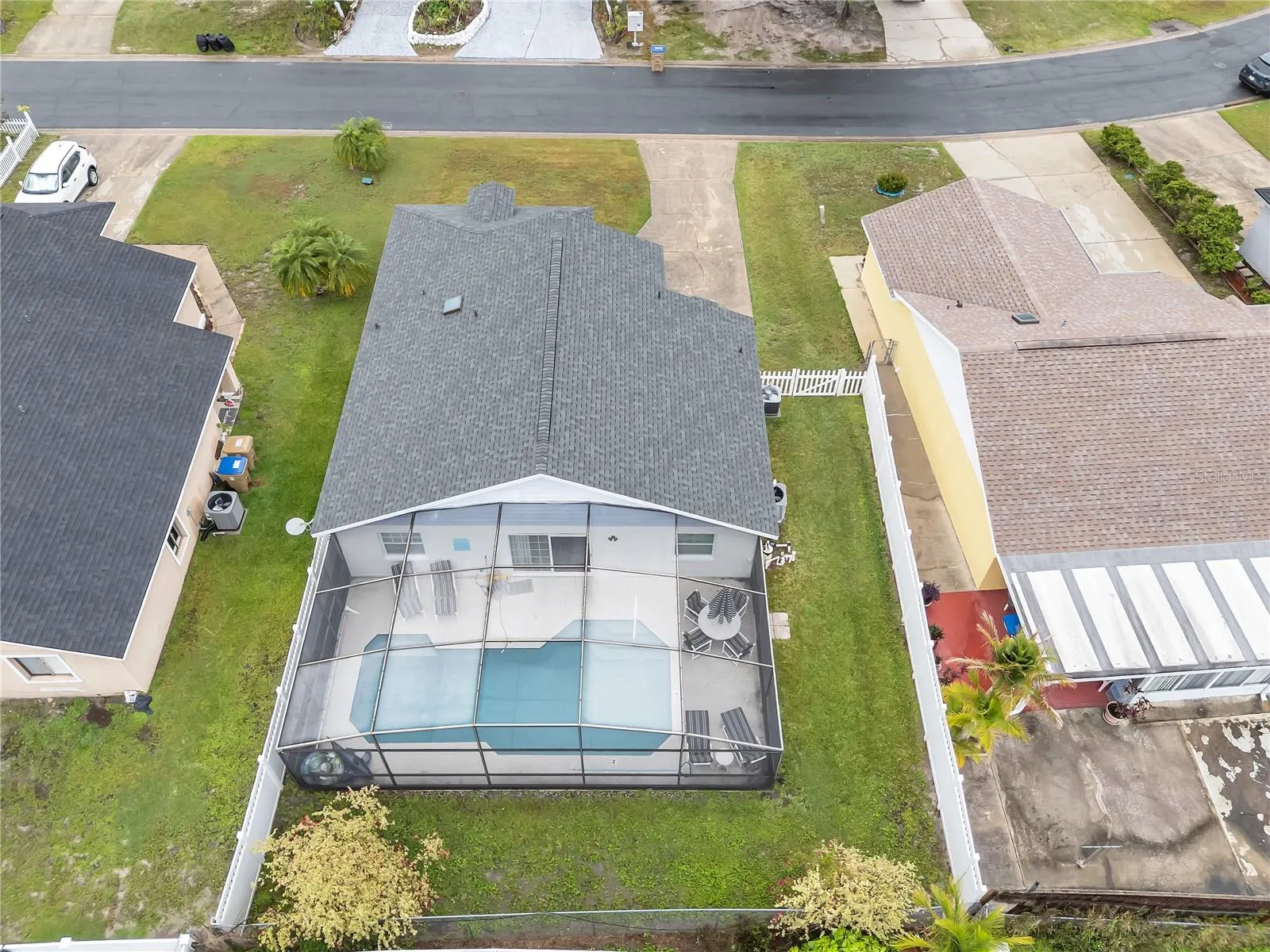 208 APPLEWOOD CT