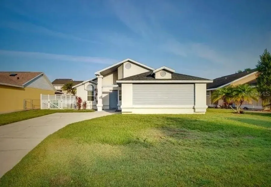 208 APPLEWOOD CT