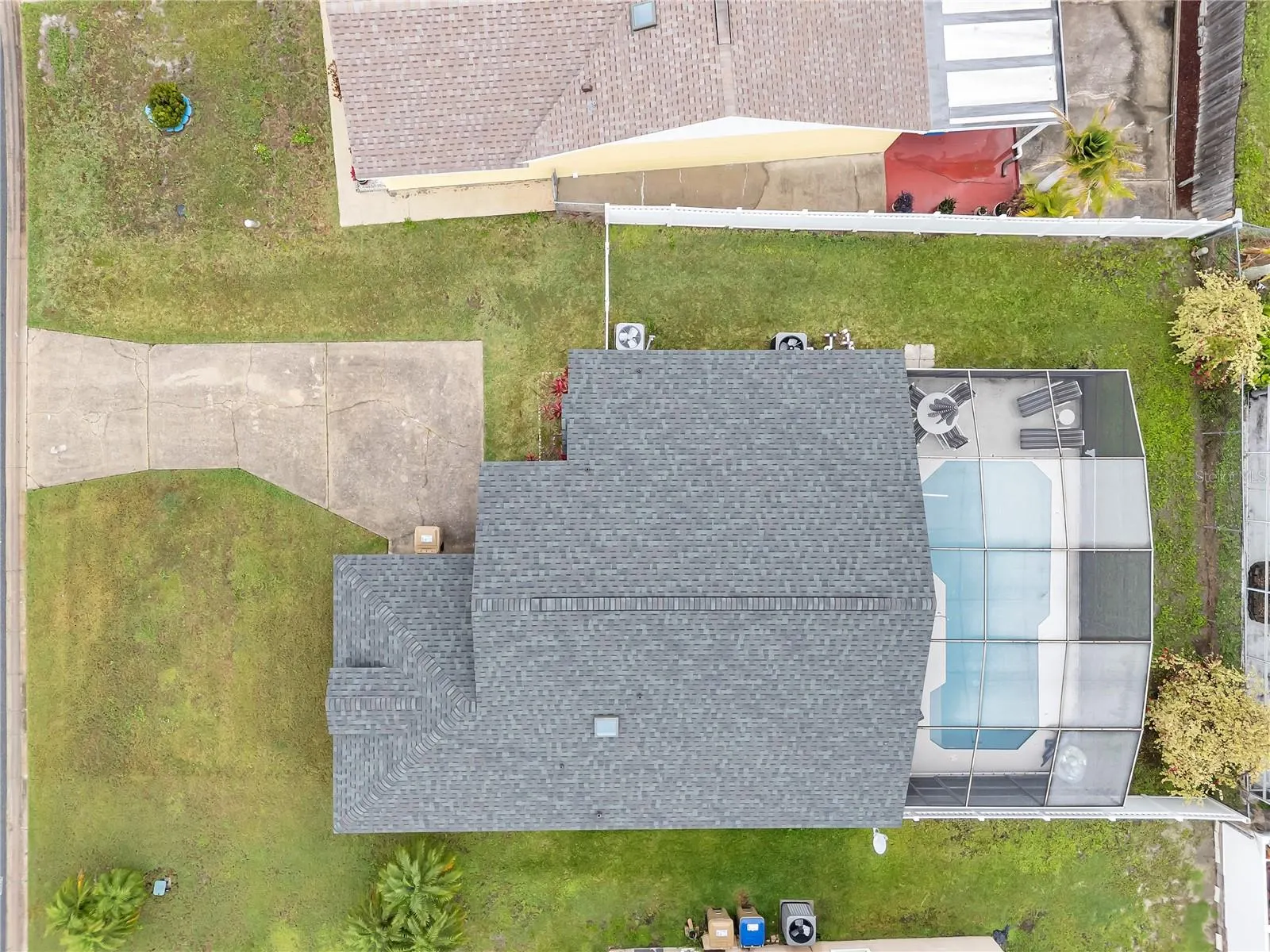 208 APPLEWOOD CT