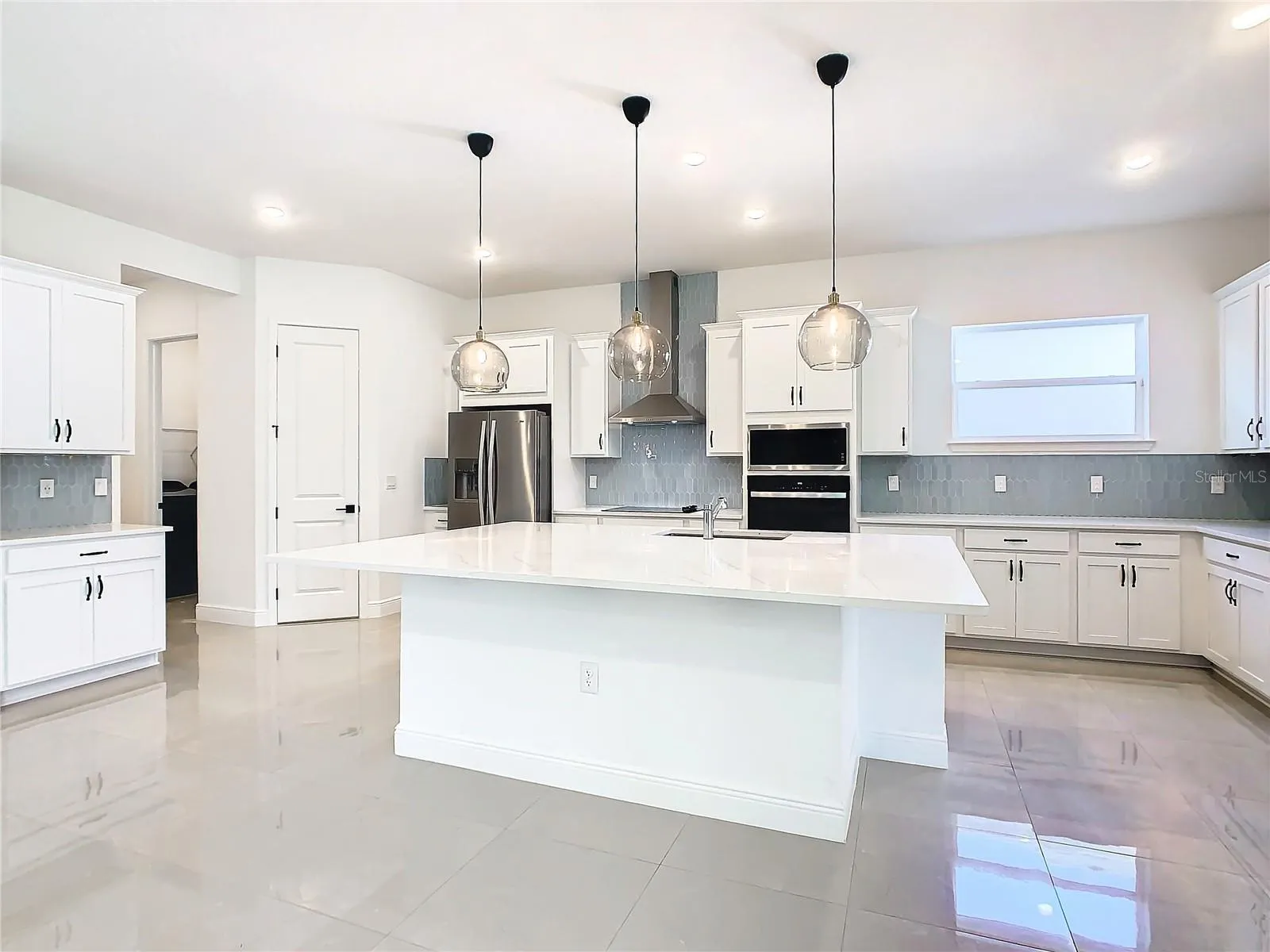 19065 BLUELEAF ST