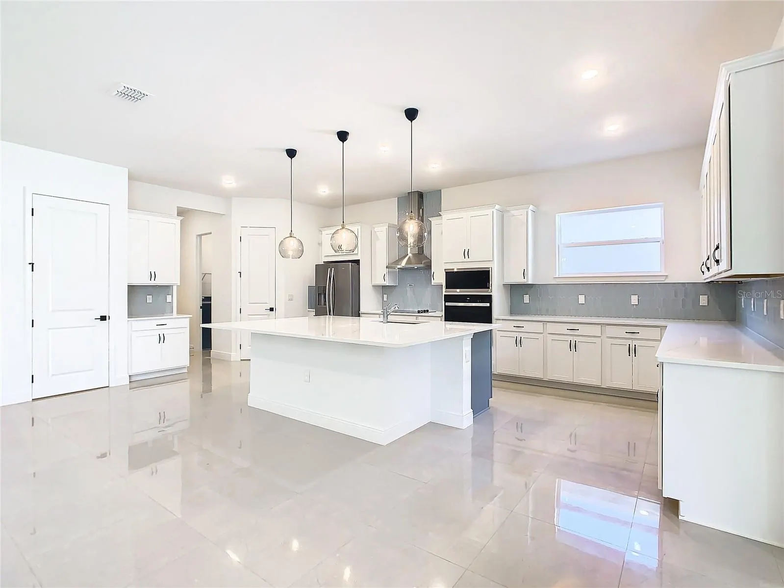 19065 BLUELEAF ST
