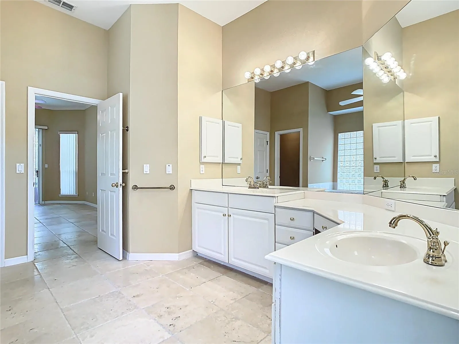 3020 ZAHARIAS DR