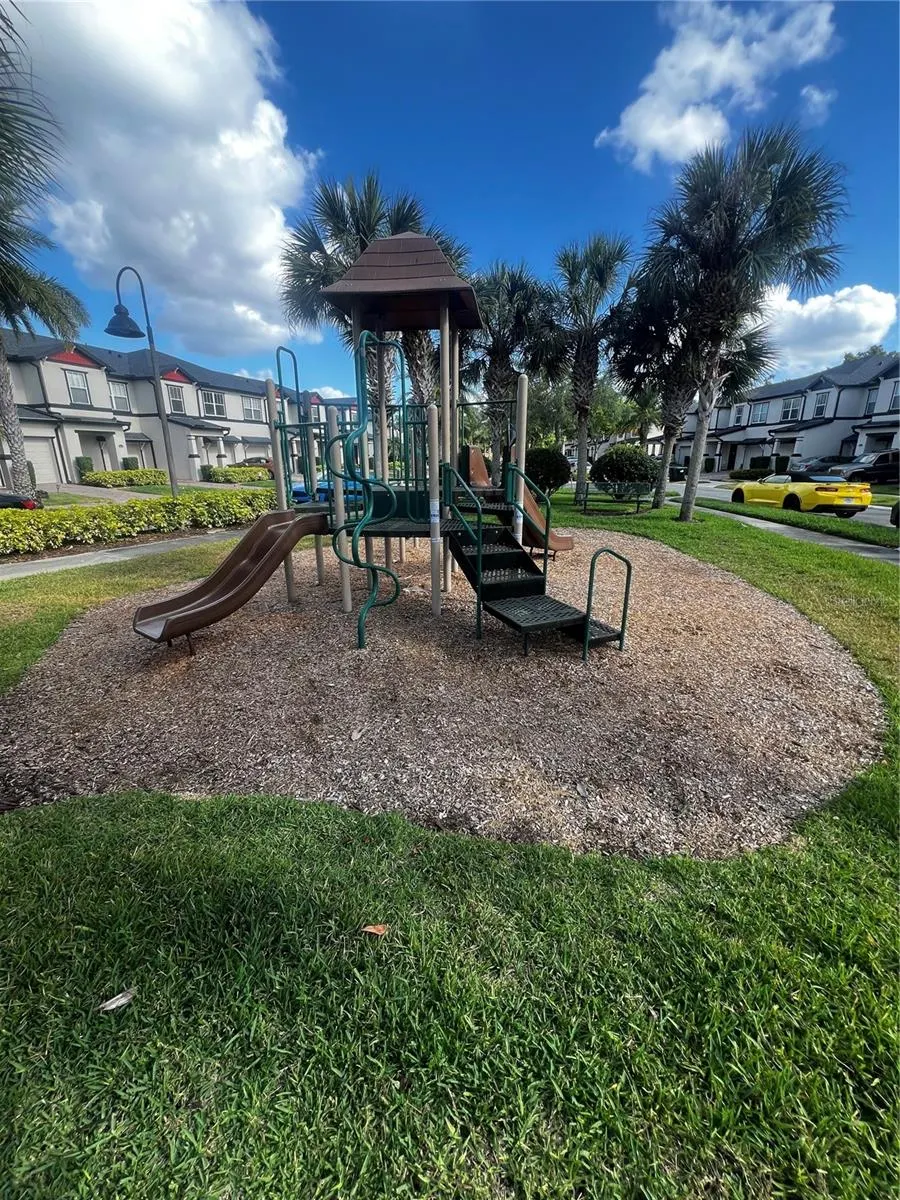10404 PARK COMMONS DR