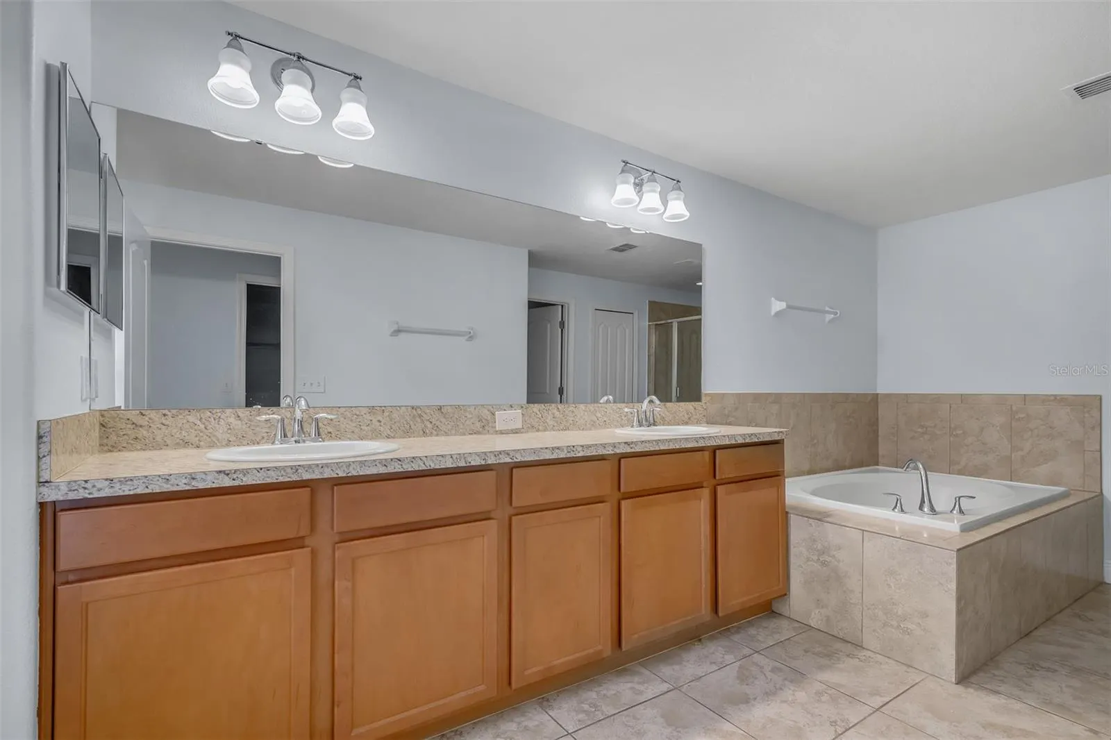 3530 RODRICK CIR