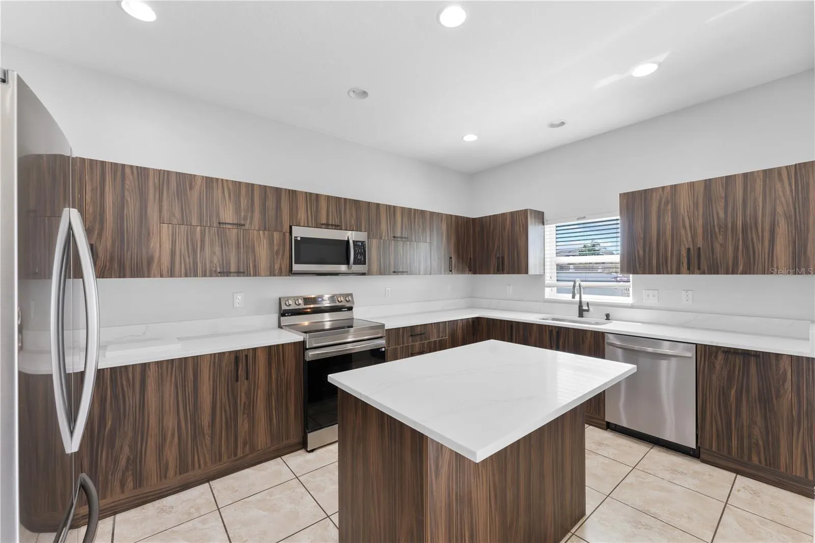 1902 HAILSHAM CT