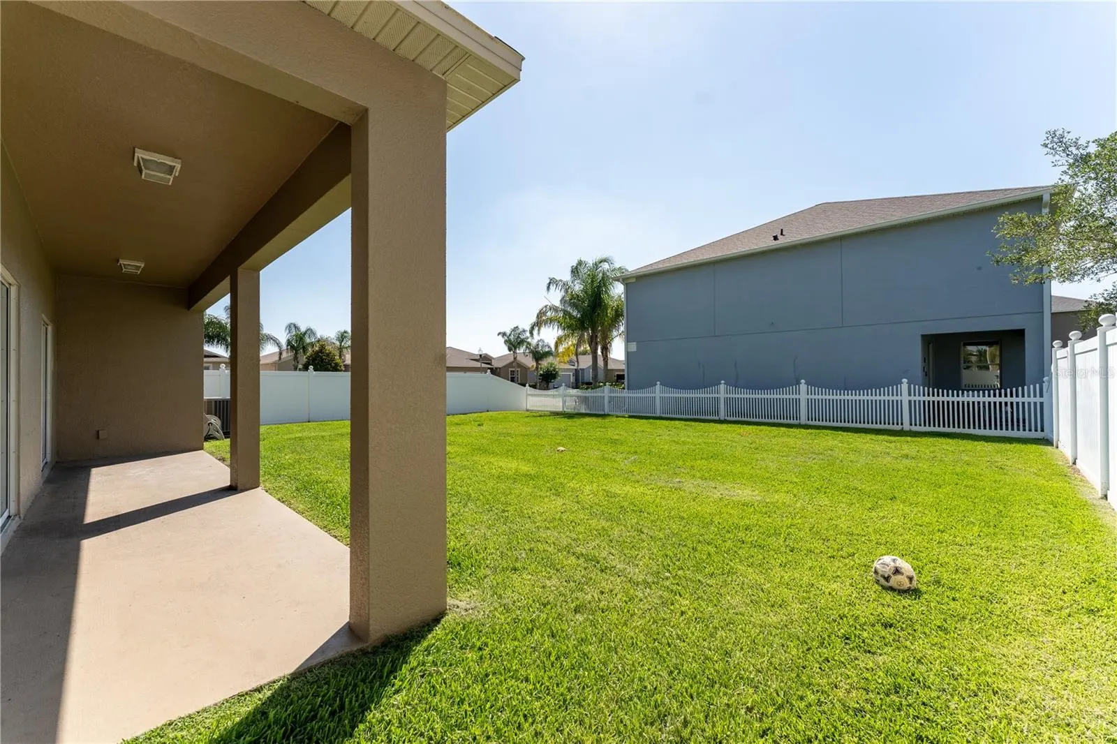 1902 HAILSHAM CT