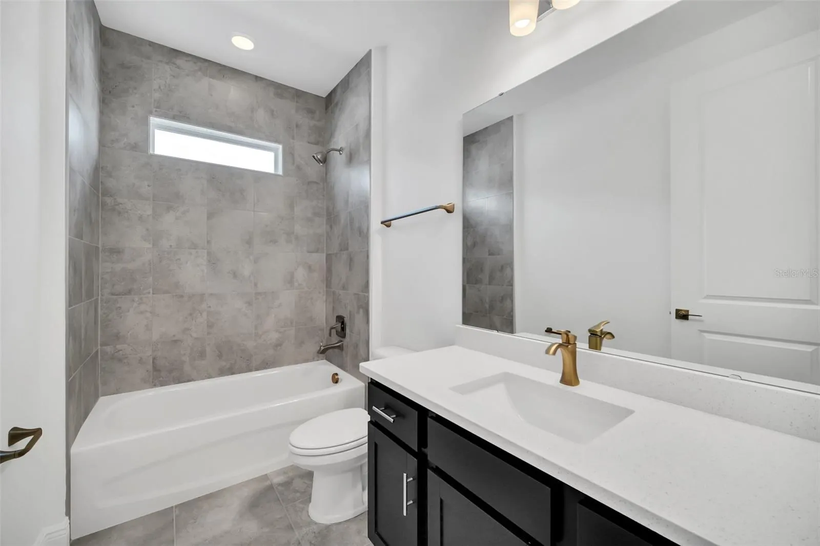 4387 RENLY LN