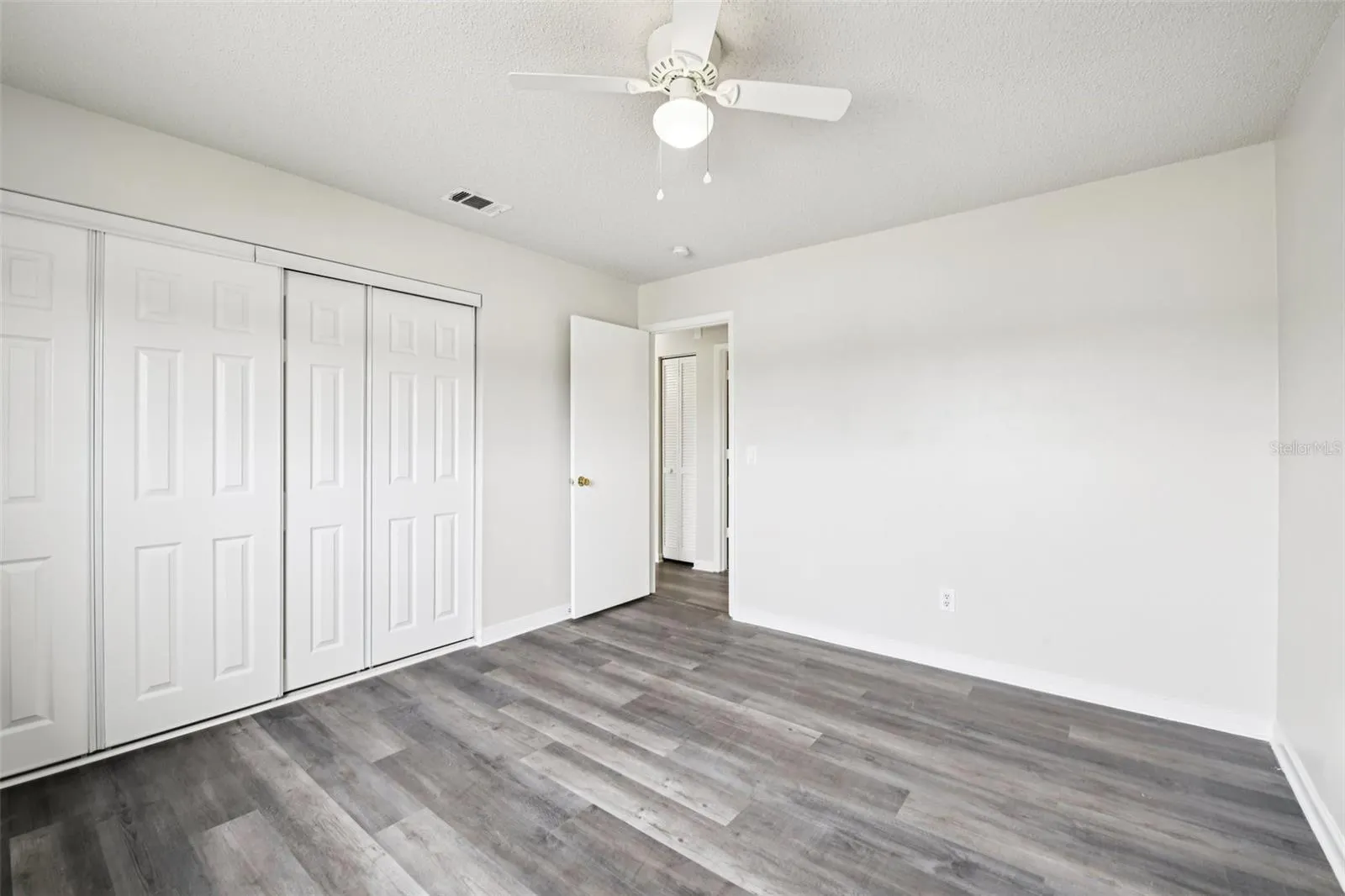 478 CHICAGO WOODS CIR