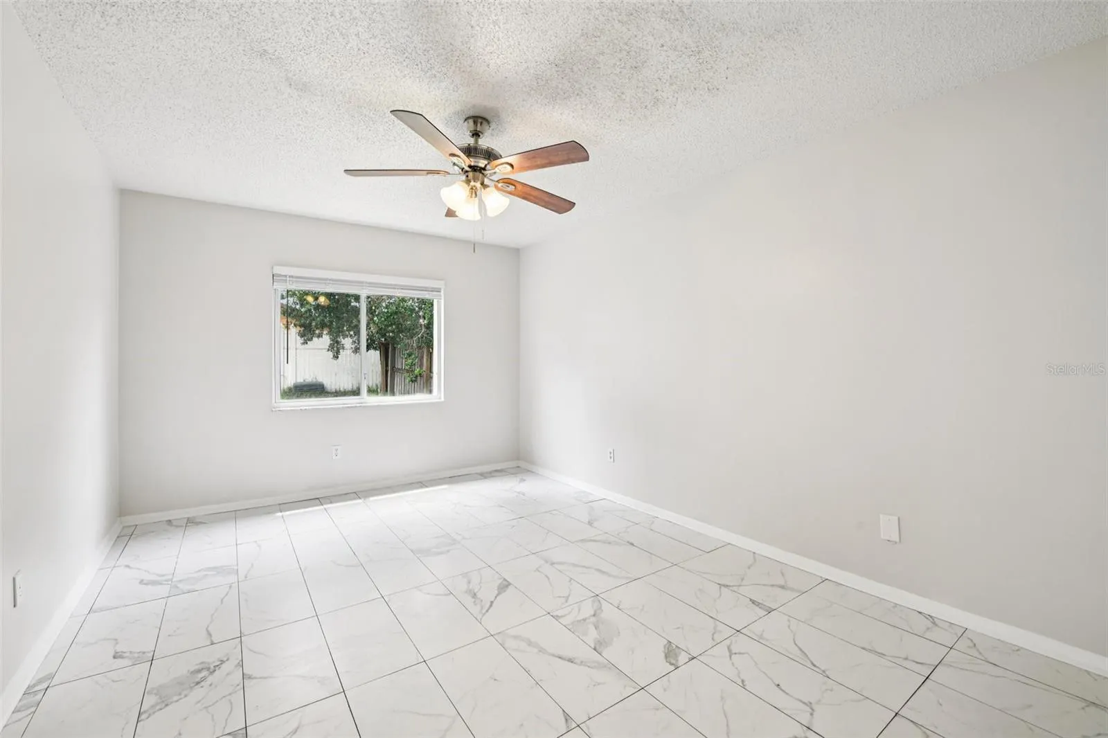 478 CHICAGO WOODS CIR