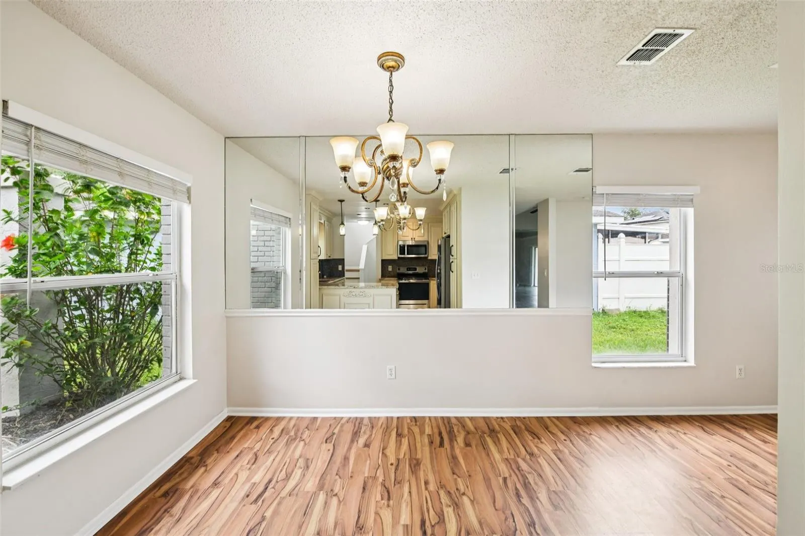 478 CHICAGO WOODS CIR