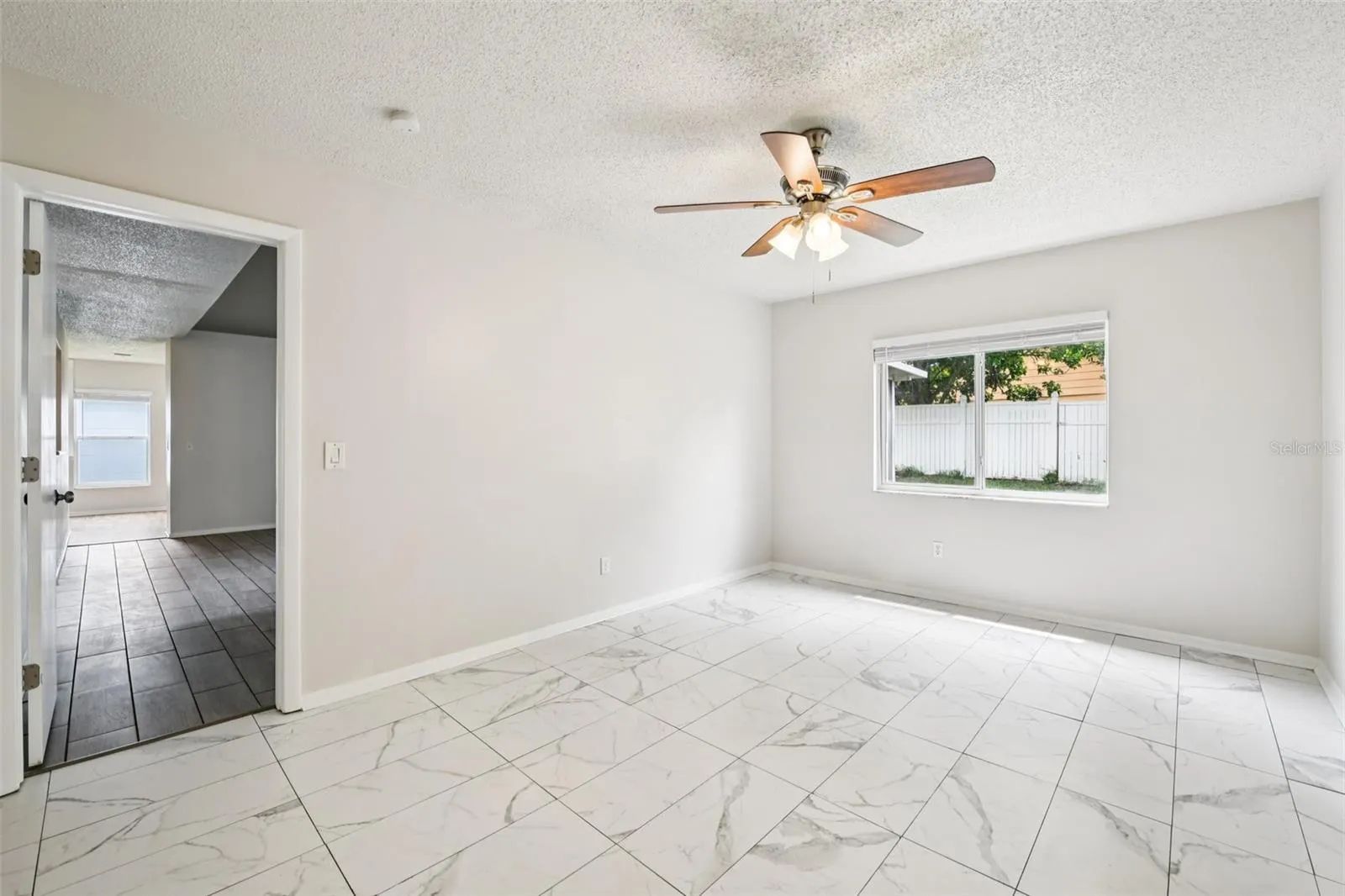478 CHICAGO WOODS CIR