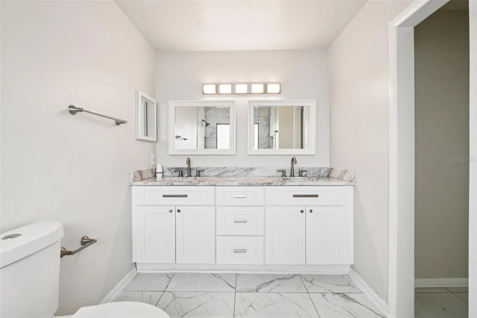 478 CHICAGO WOODS CIR