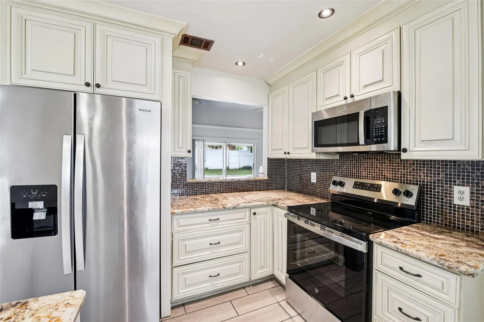 478 CHICAGO WOODS CIR