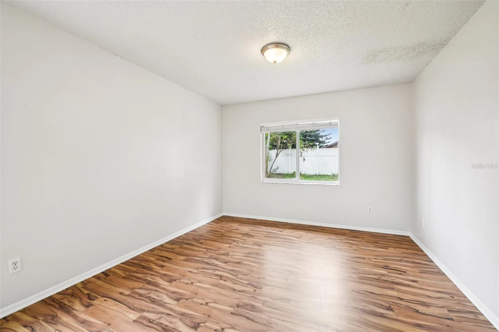 478 CHICAGO WOODS CIR