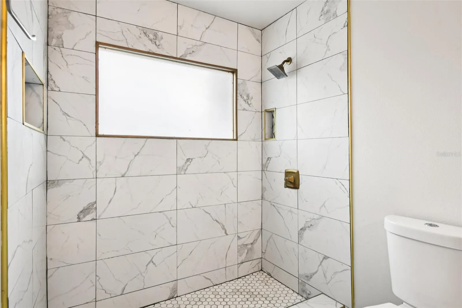 478 CHICAGO WOODS CIR
