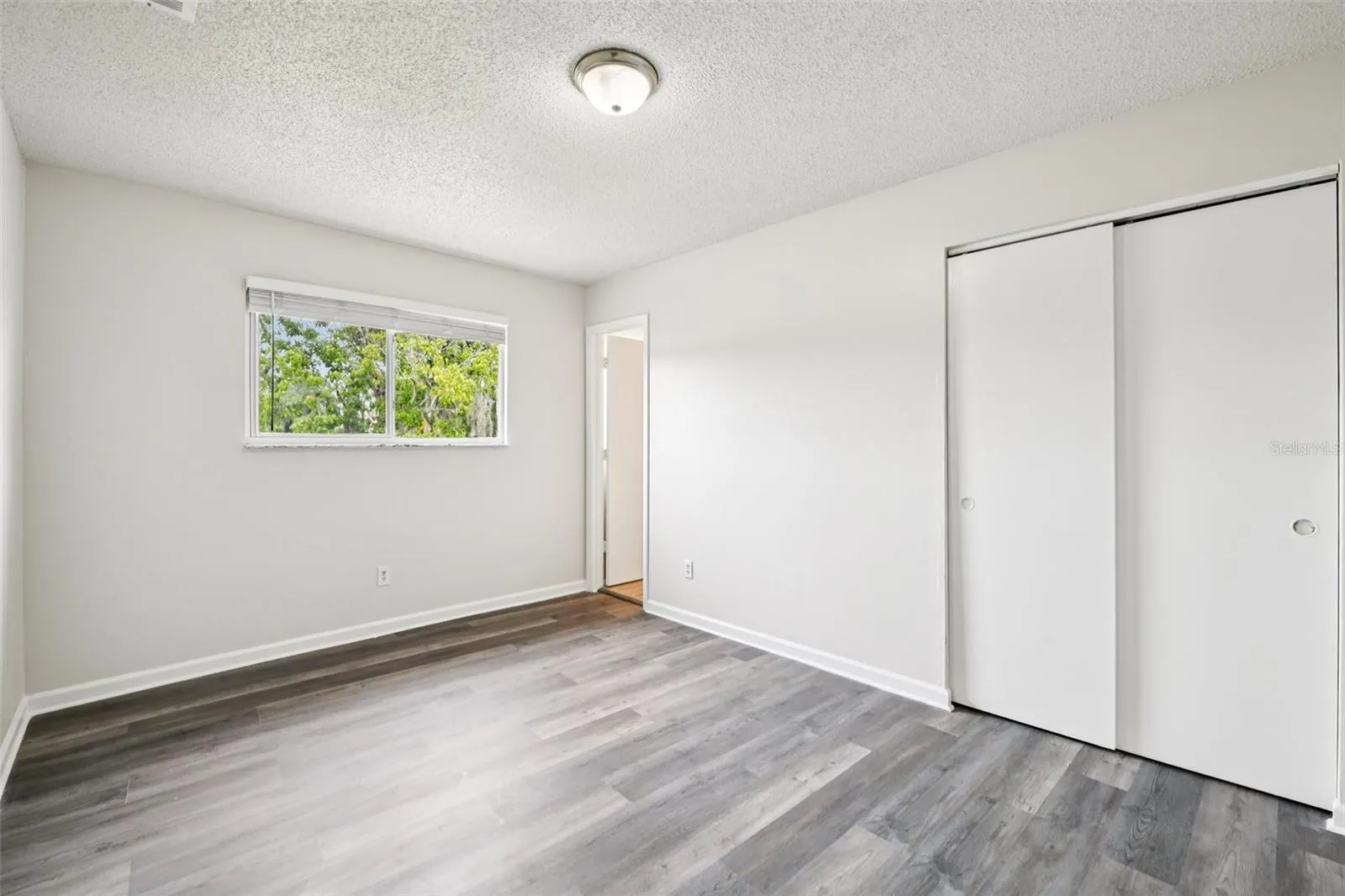 478 CHICAGO WOODS CIR