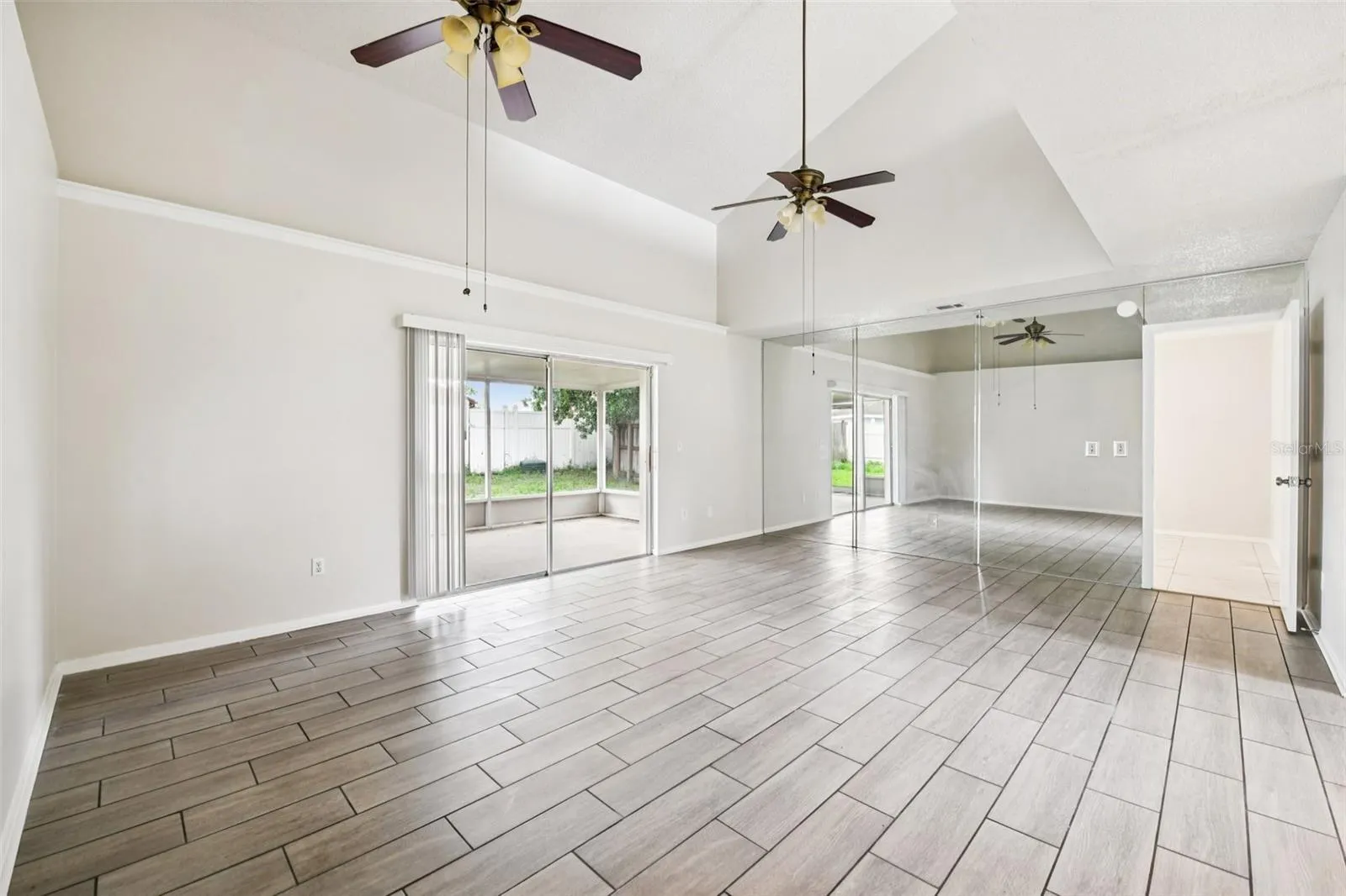 478 CHICAGO WOODS CIR