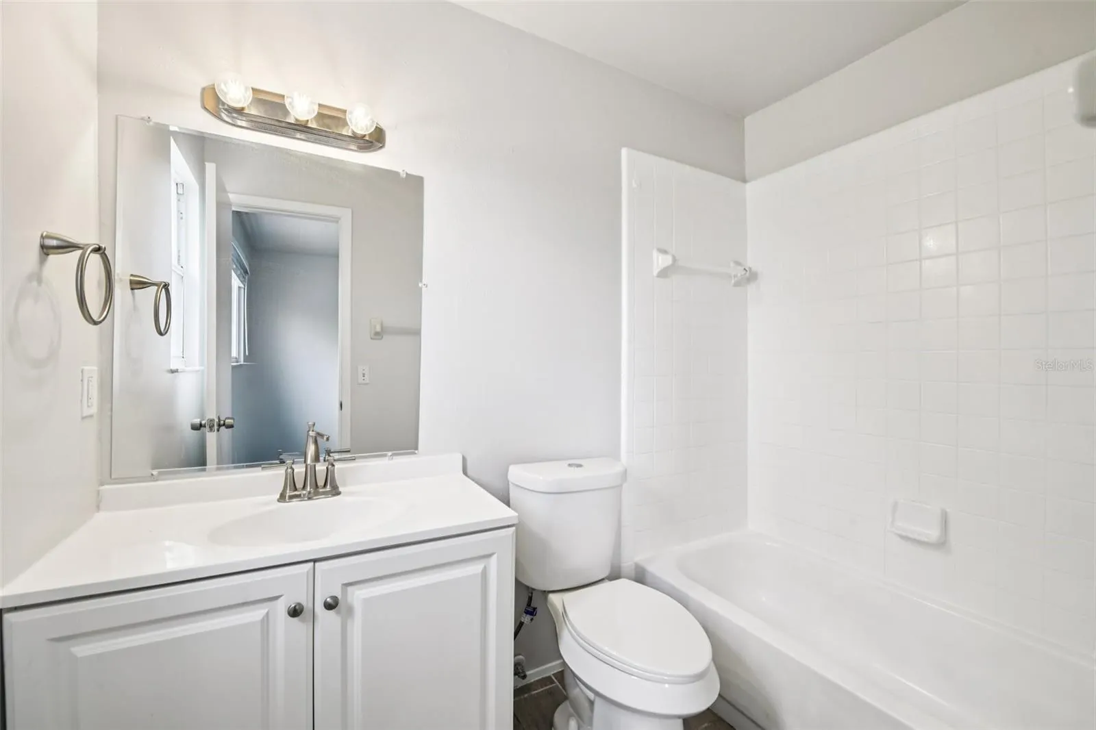 478 CHICAGO WOODS CIR