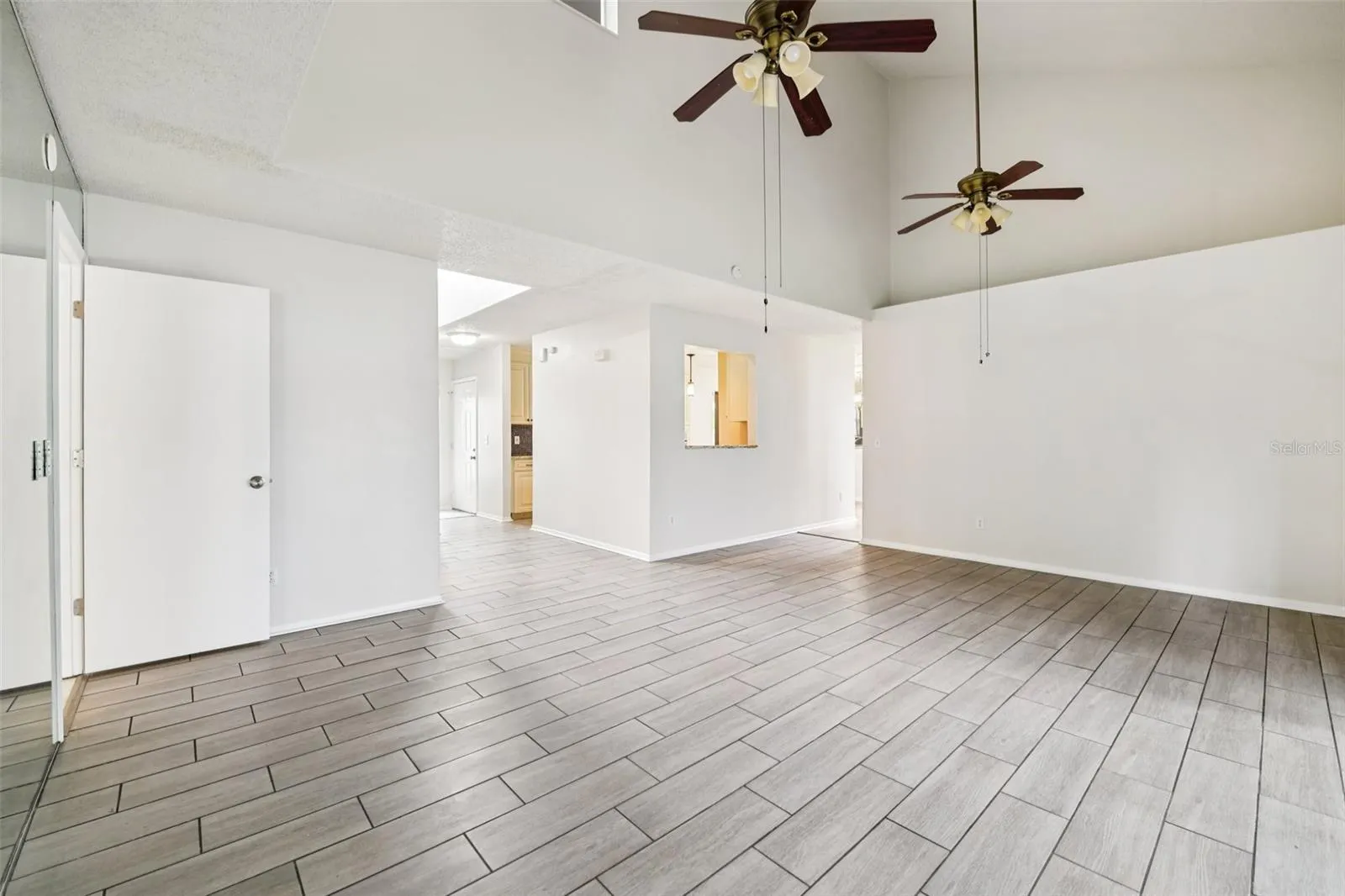 478 CHICAGO WOODS CIR