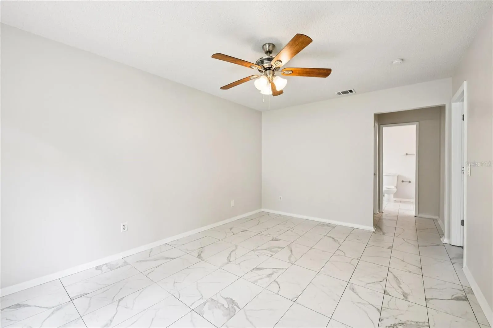 478 CHICAGO WOODS CIR