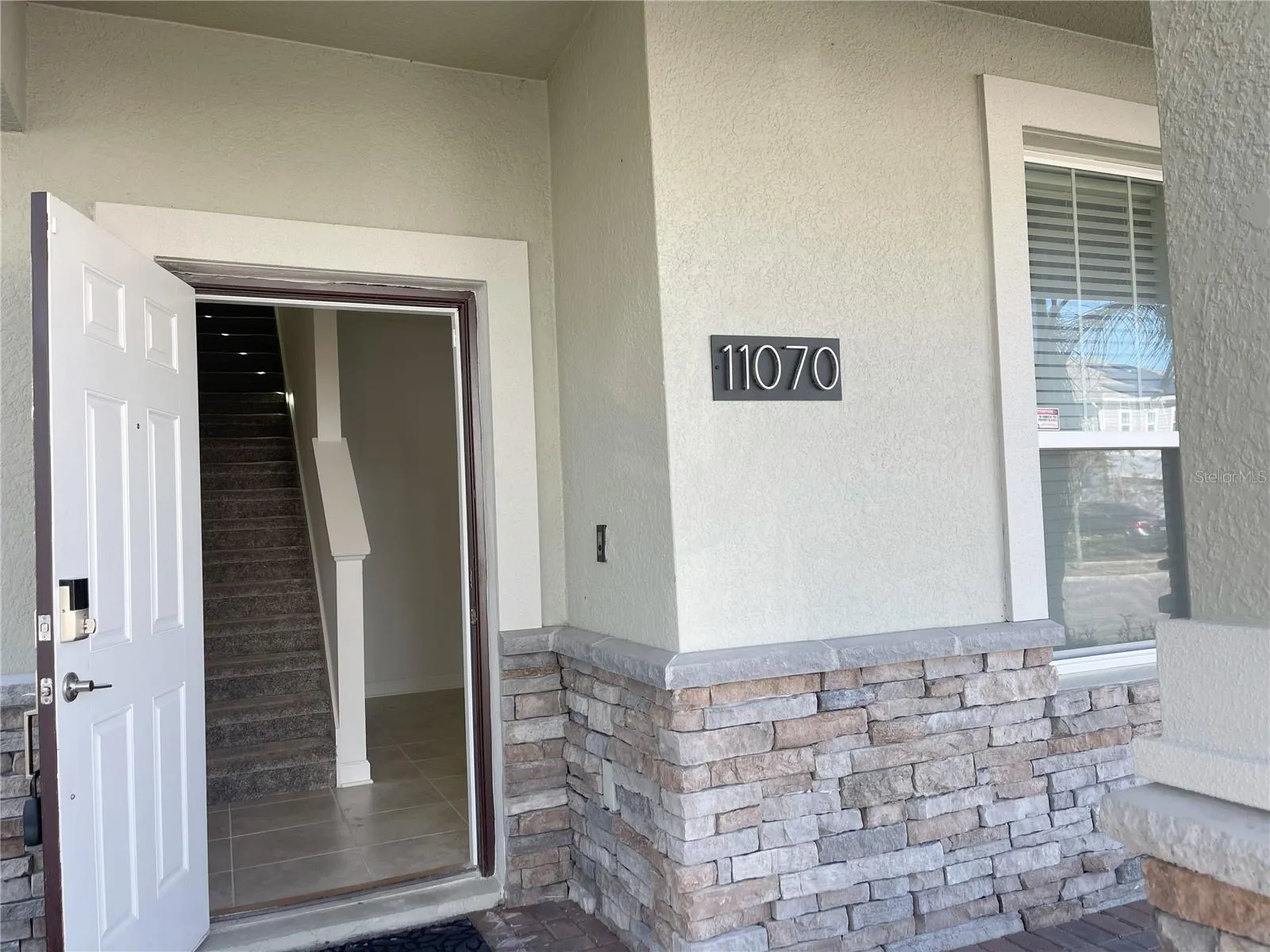 11070 LONGLEAF WOODS DR