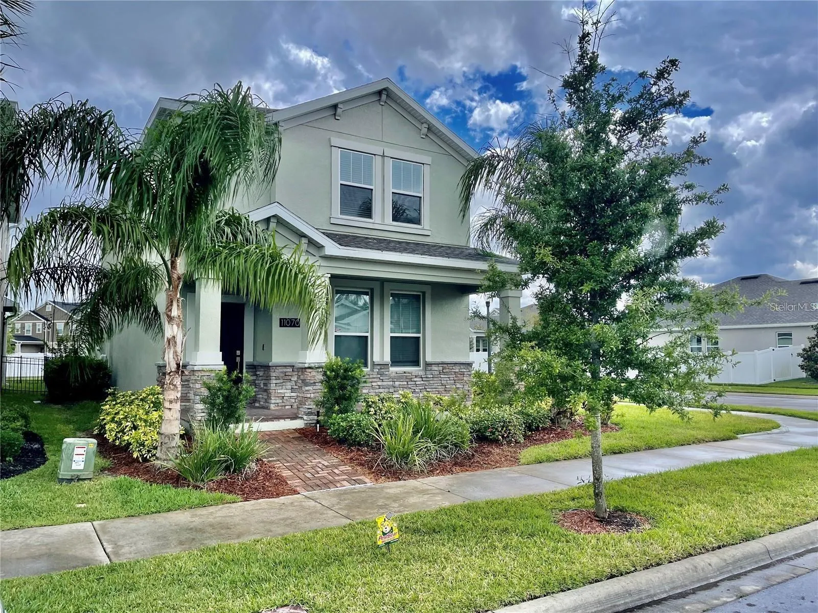 11070 LONGLEAF WOODS DR