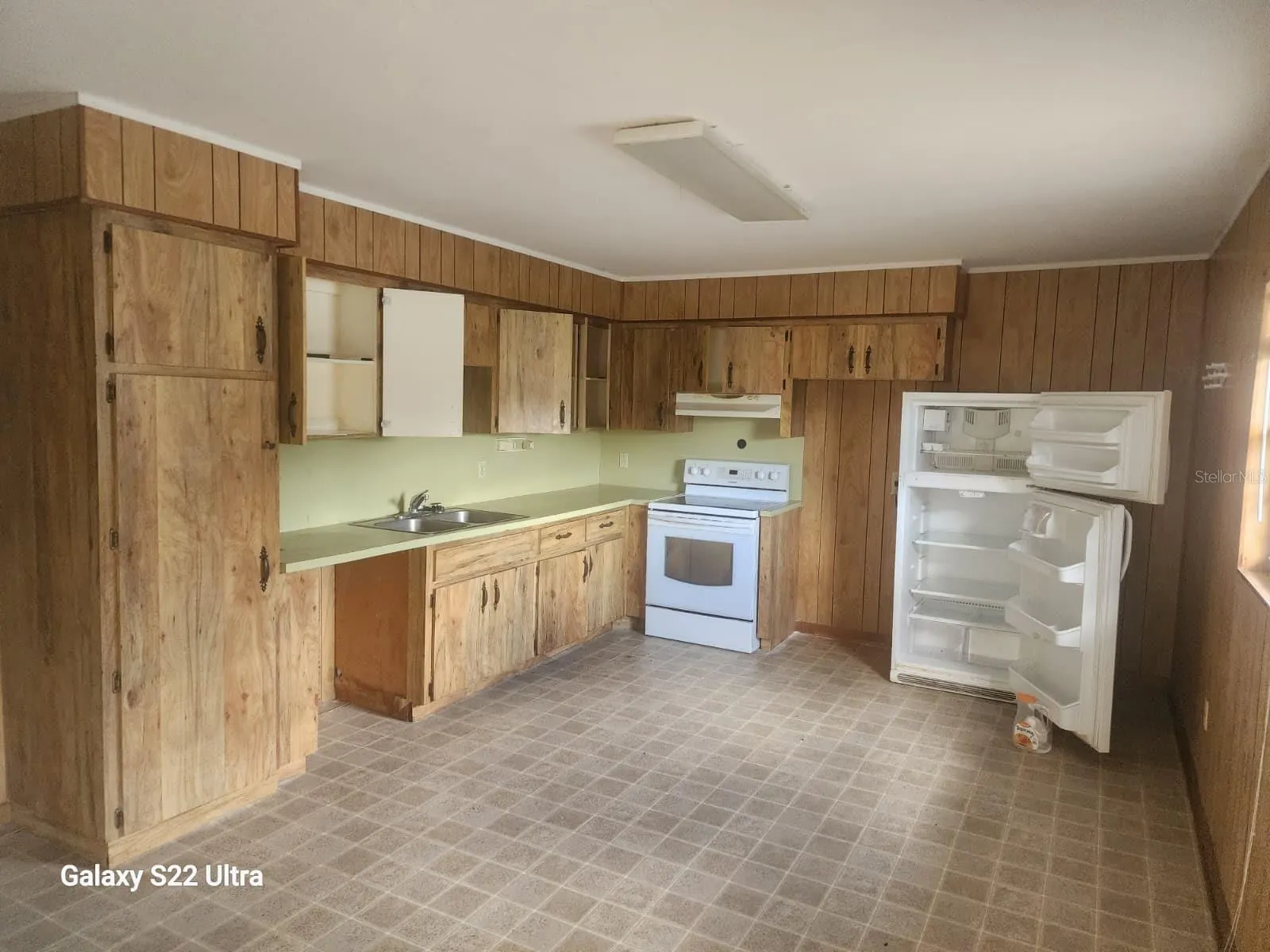 1821 LOS PINOS DR