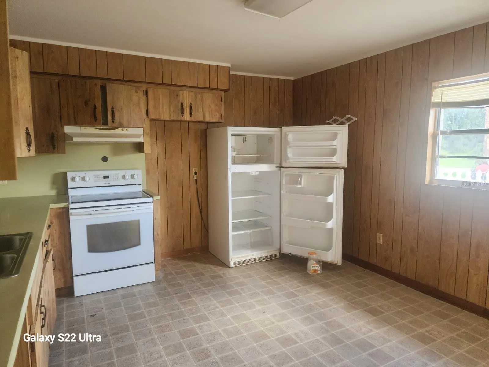 1821 LOS PINOS DR