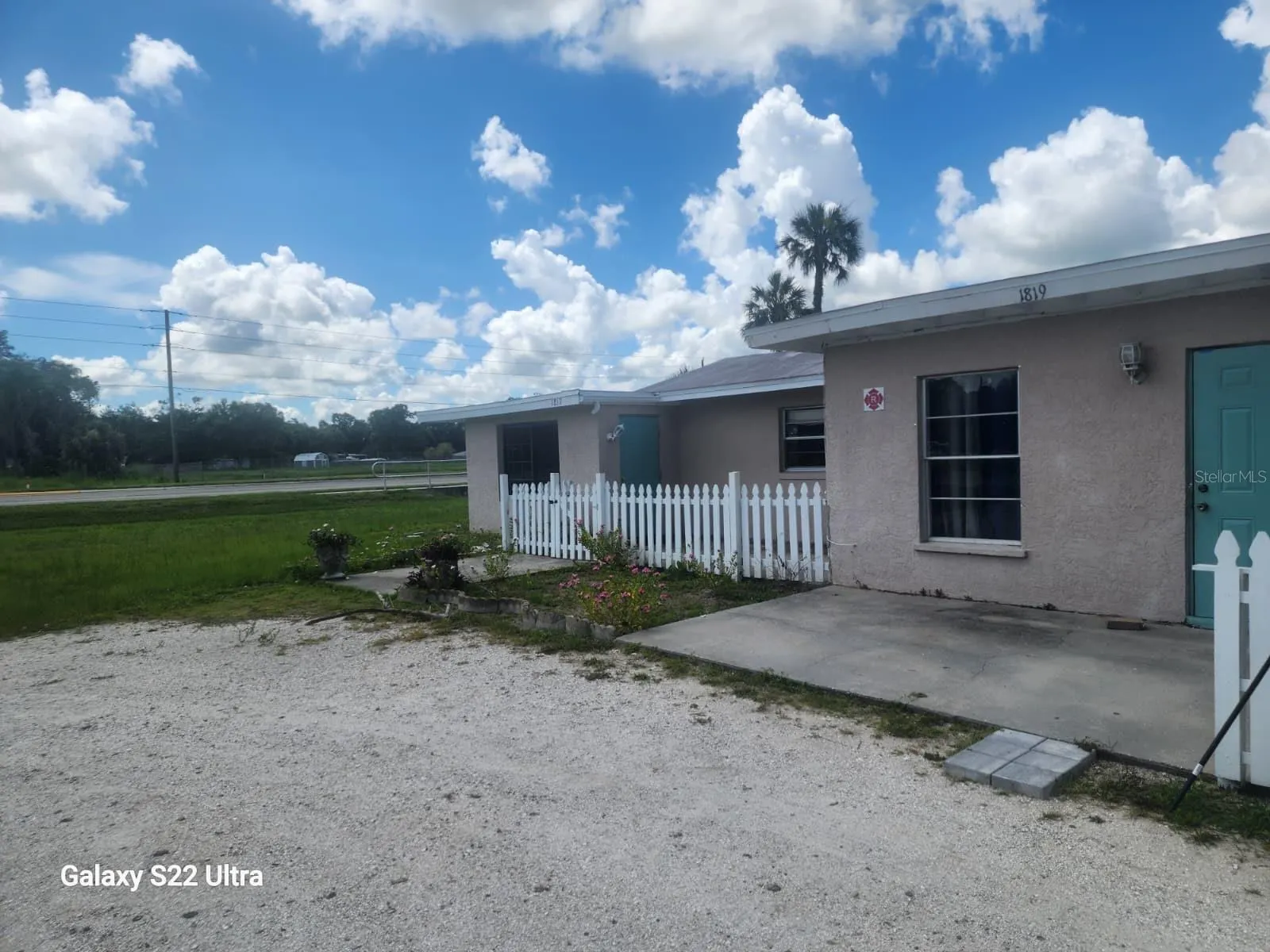 1821 LOS PINOS DR