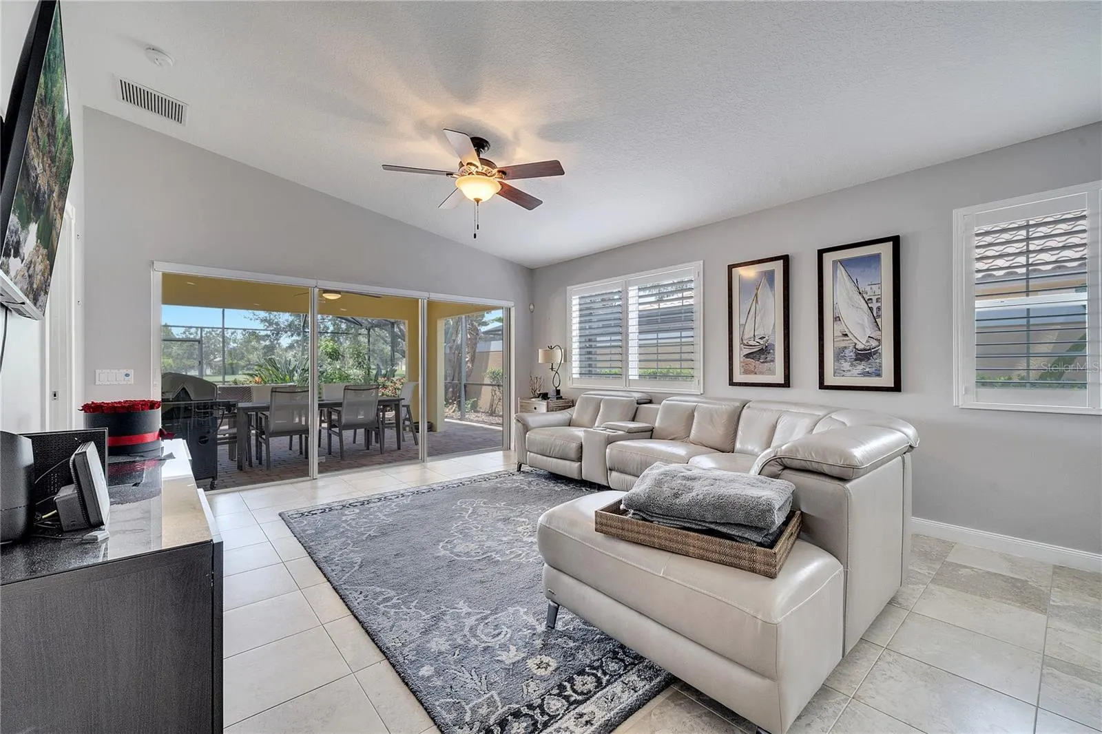11854 DELFINA LN