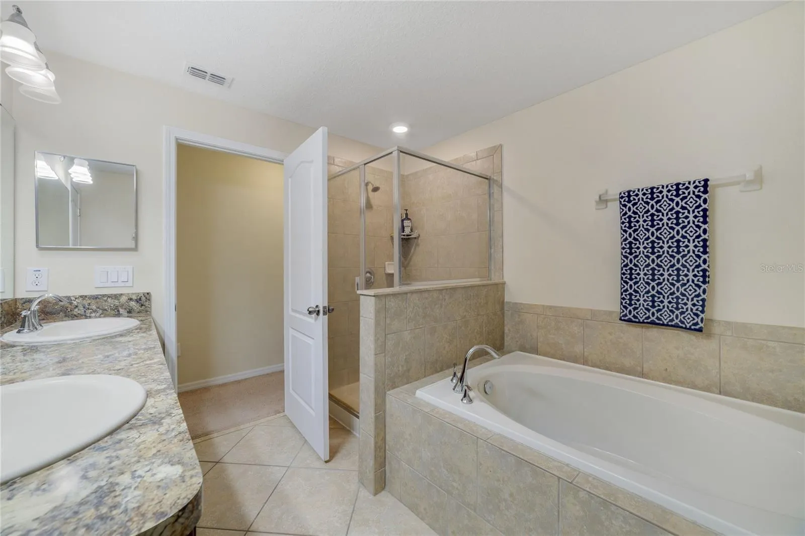 3349 RODRICK CIR