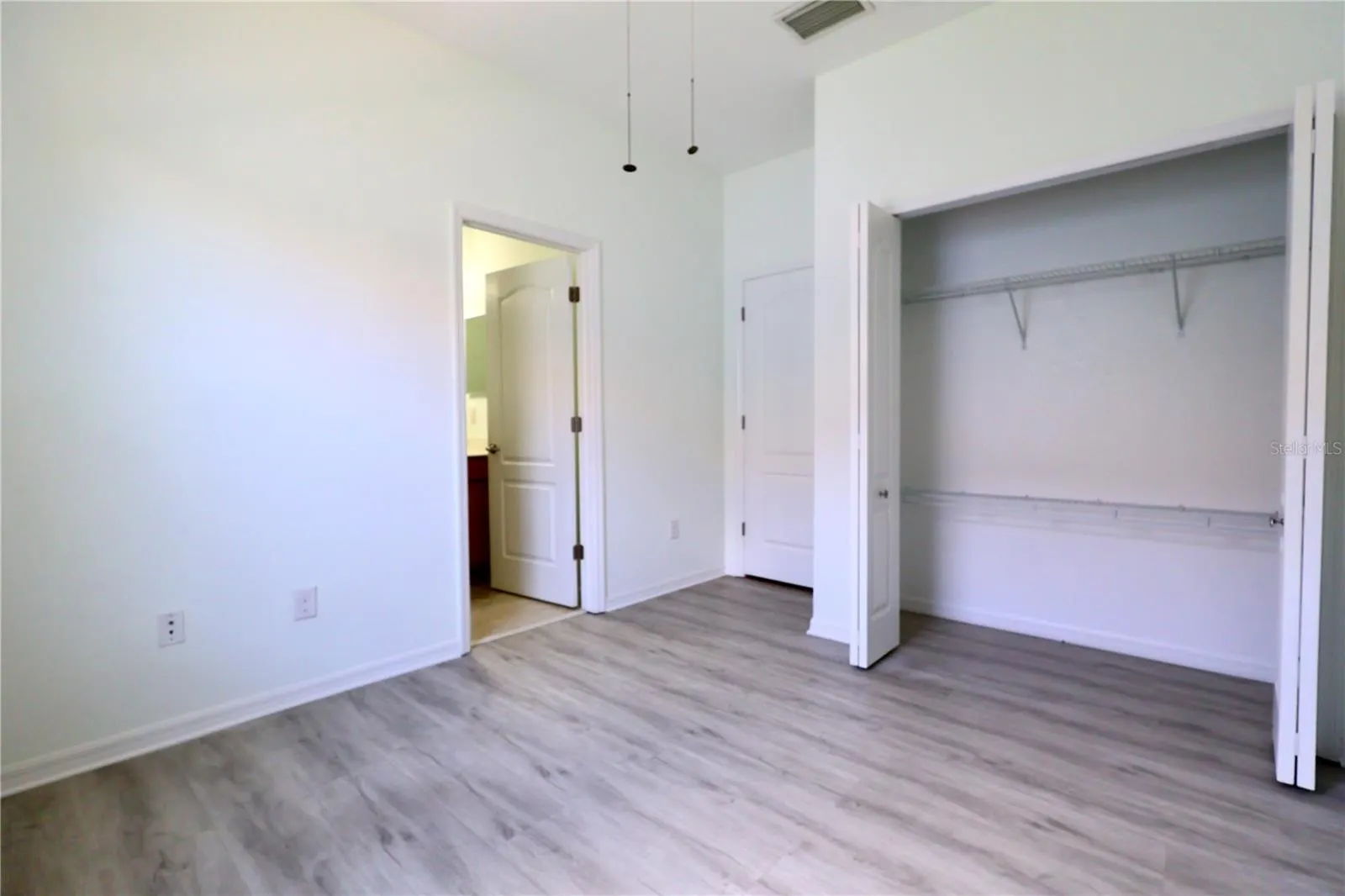 2338 HEYDON CIR E
