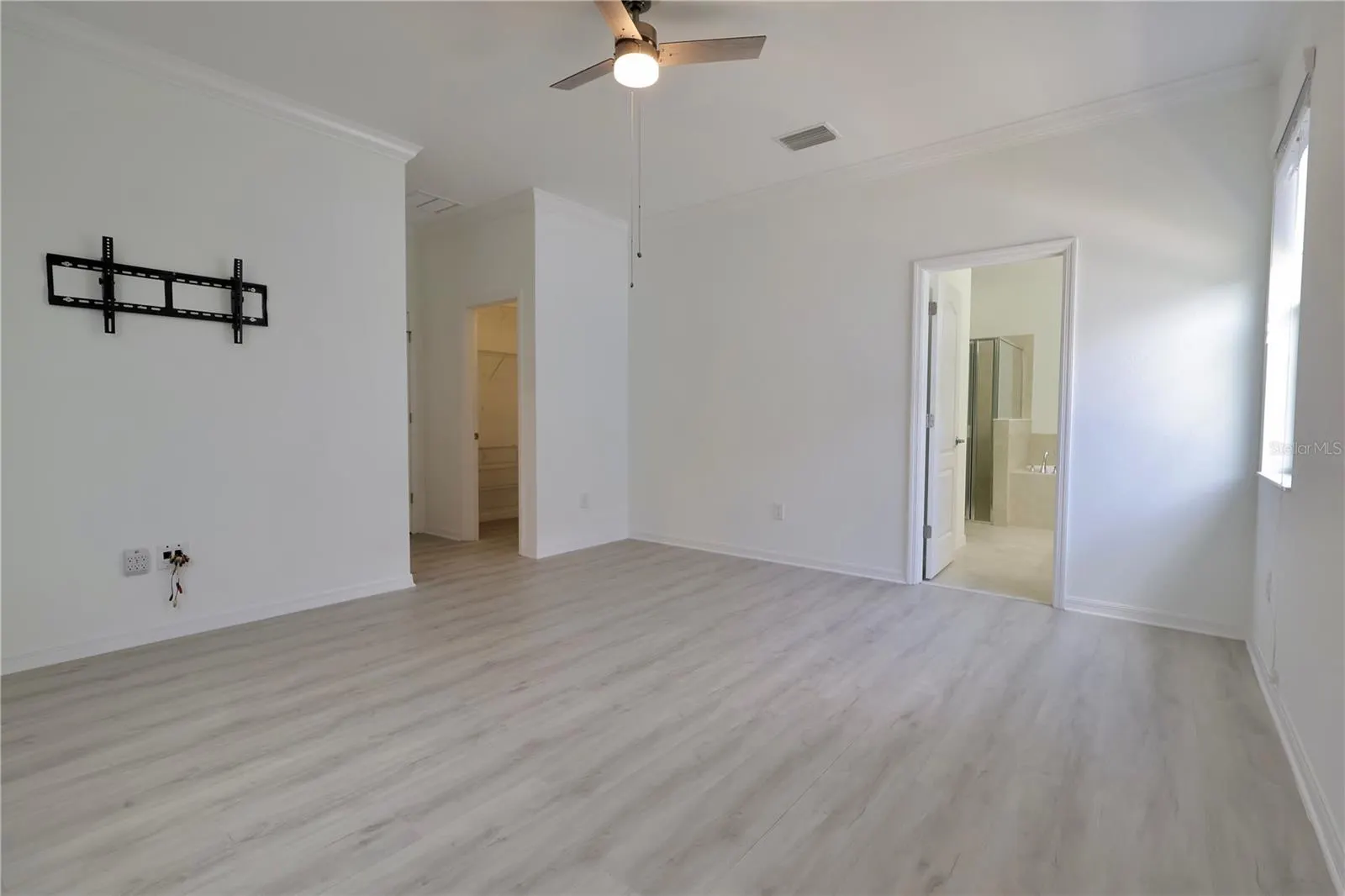 2338 HEYDON CIR E