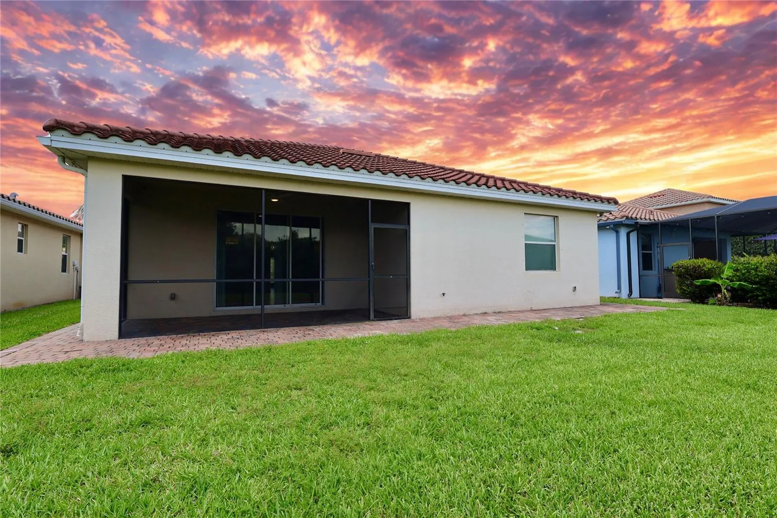 2338 HEYDON CIR E
