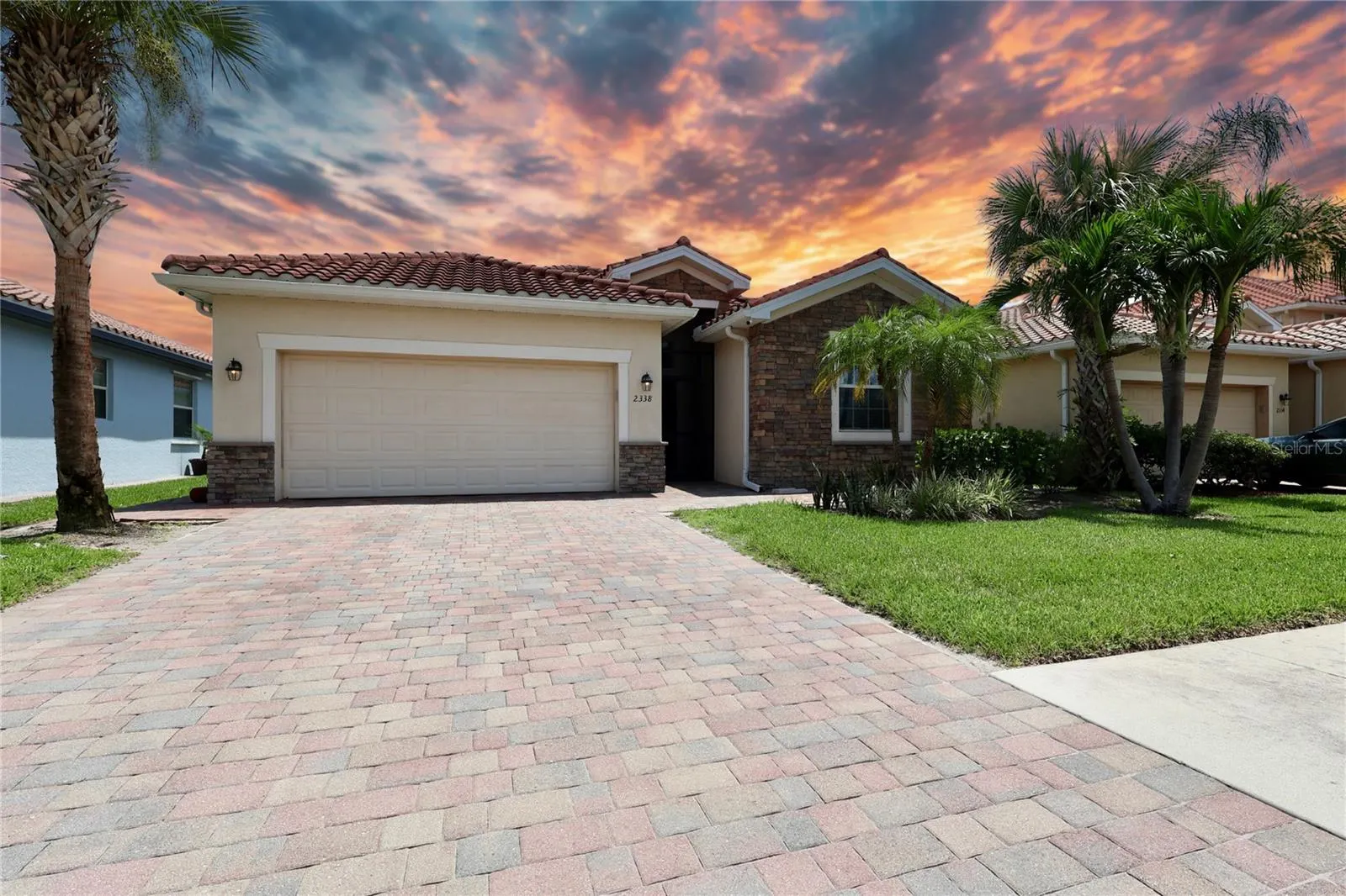 2338 HEYDON CIR E