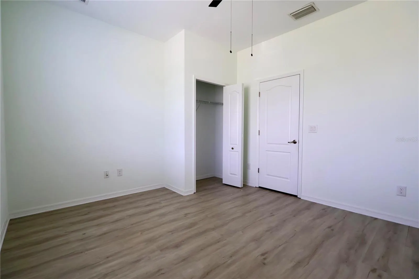 2338 HEYDON CIR E