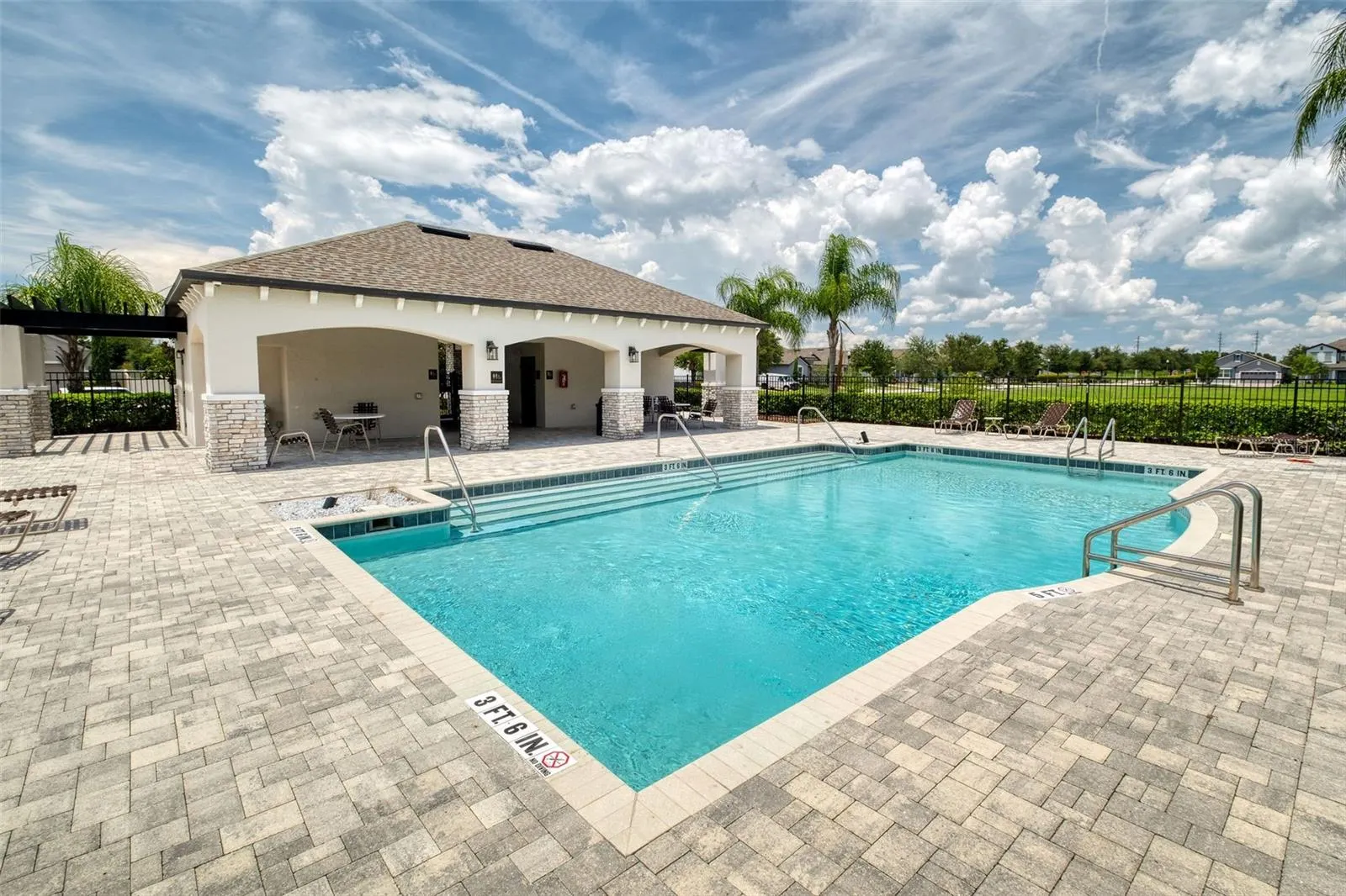 1136 NARCOOSSEE DEL SOL BLVD