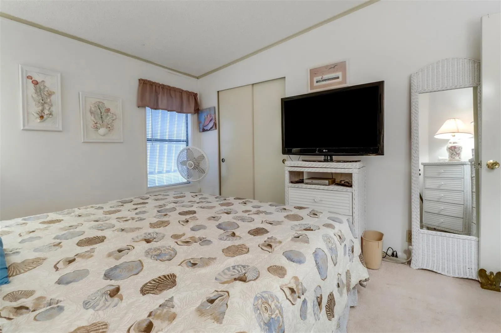 192 QUEEN PALM DR