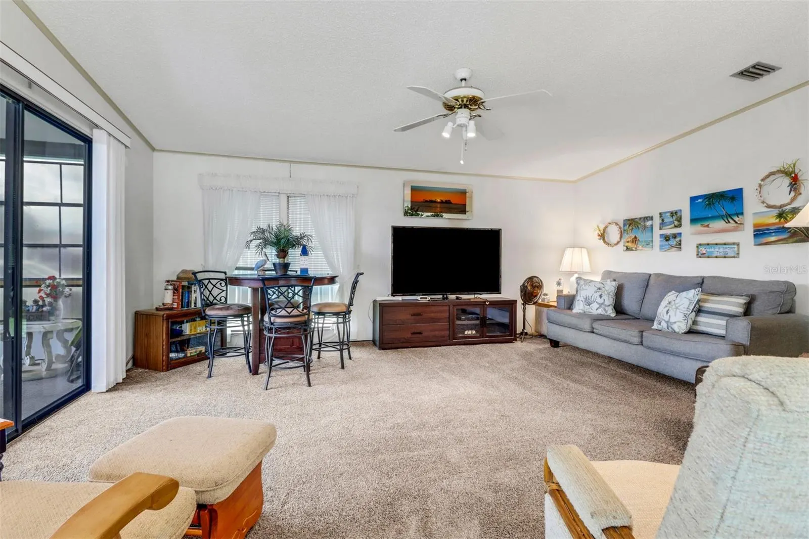 192 QUEEN PALM DR