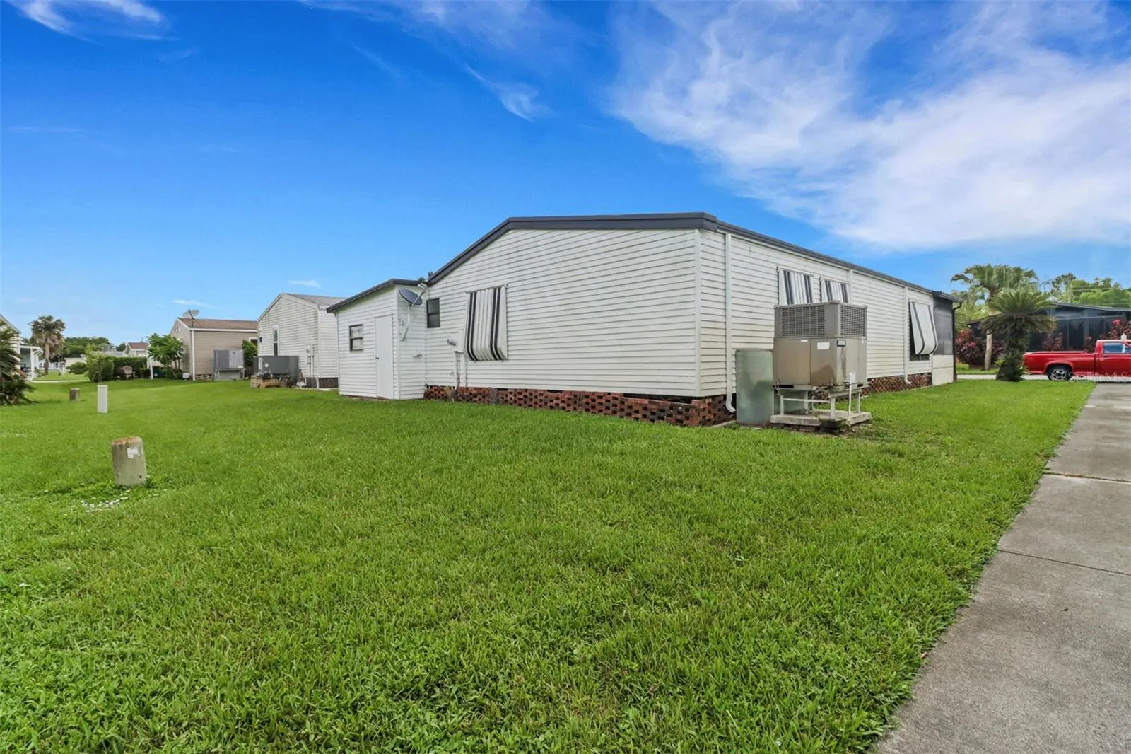 192 QUEEN PALM DR