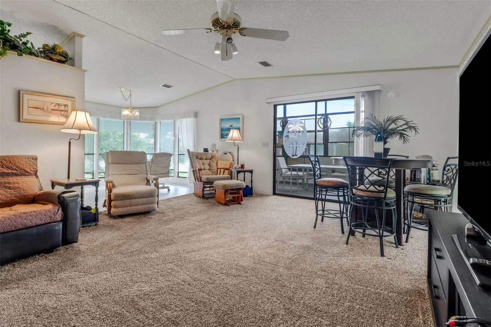 192 QUEEN PALM DR